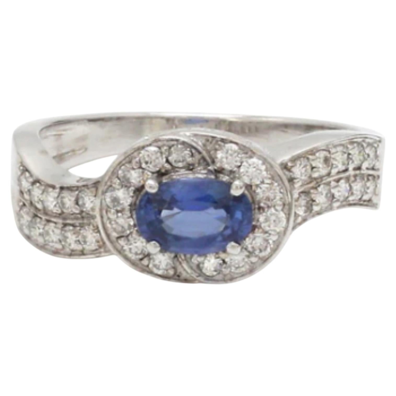 Anillo de oro blanco de 14 quilates con zafiro azul de 0,66 ct y diamantes de 0,38 ct en venta