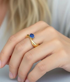 Natural Blue sapphire 1.0cts Ring in 14k Gold