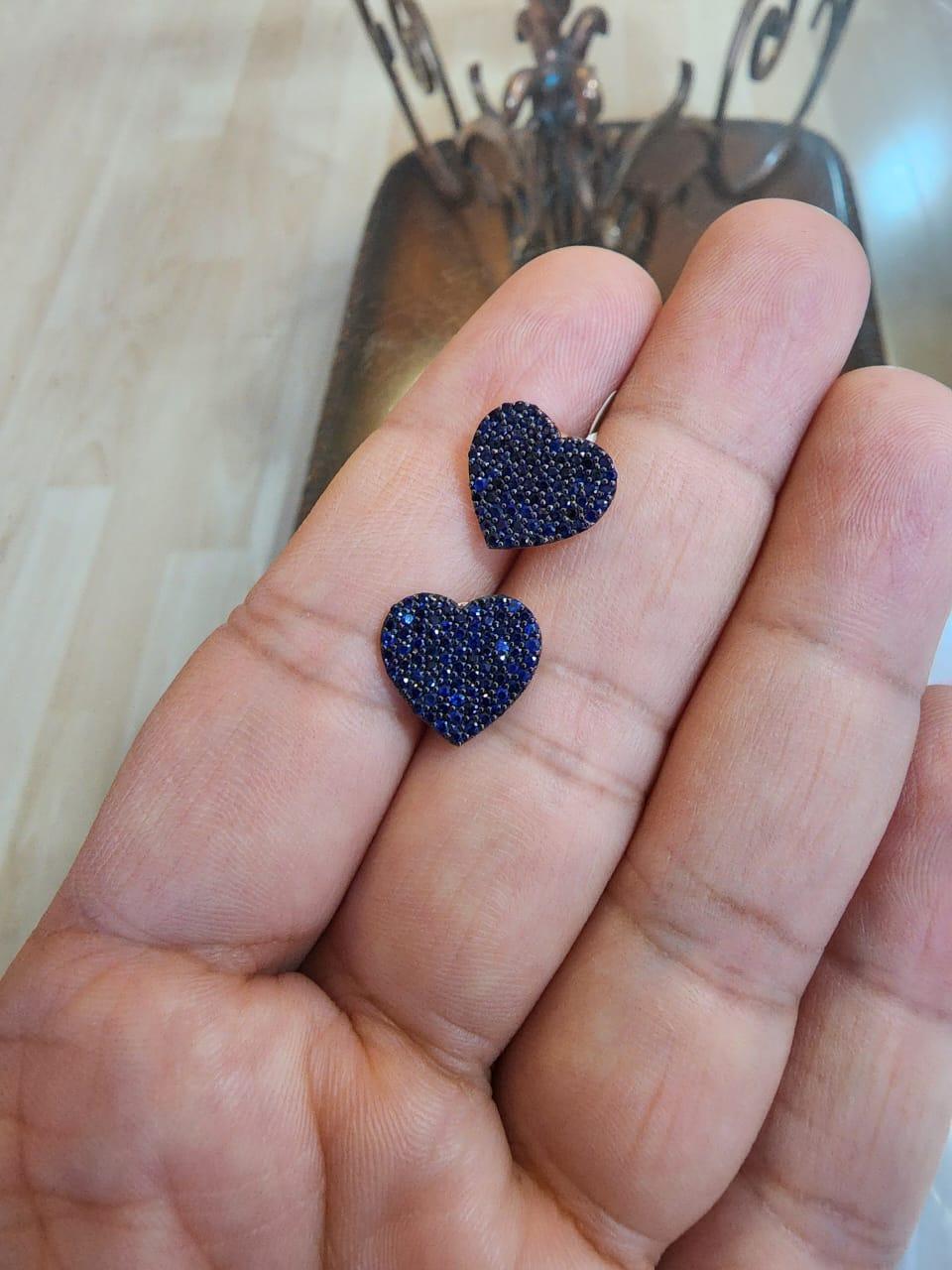 Natürlicher blauer Saphir 1,34 Karat in 18k Gold 3,48 g Ohrring im Zustand „Neu“ im Angebot in jaipur, IN