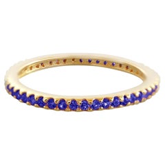 Bague empilable à bande unique en or jaune 14 carats sertie d'un saphir bleu naturel – Bijoux de luxe