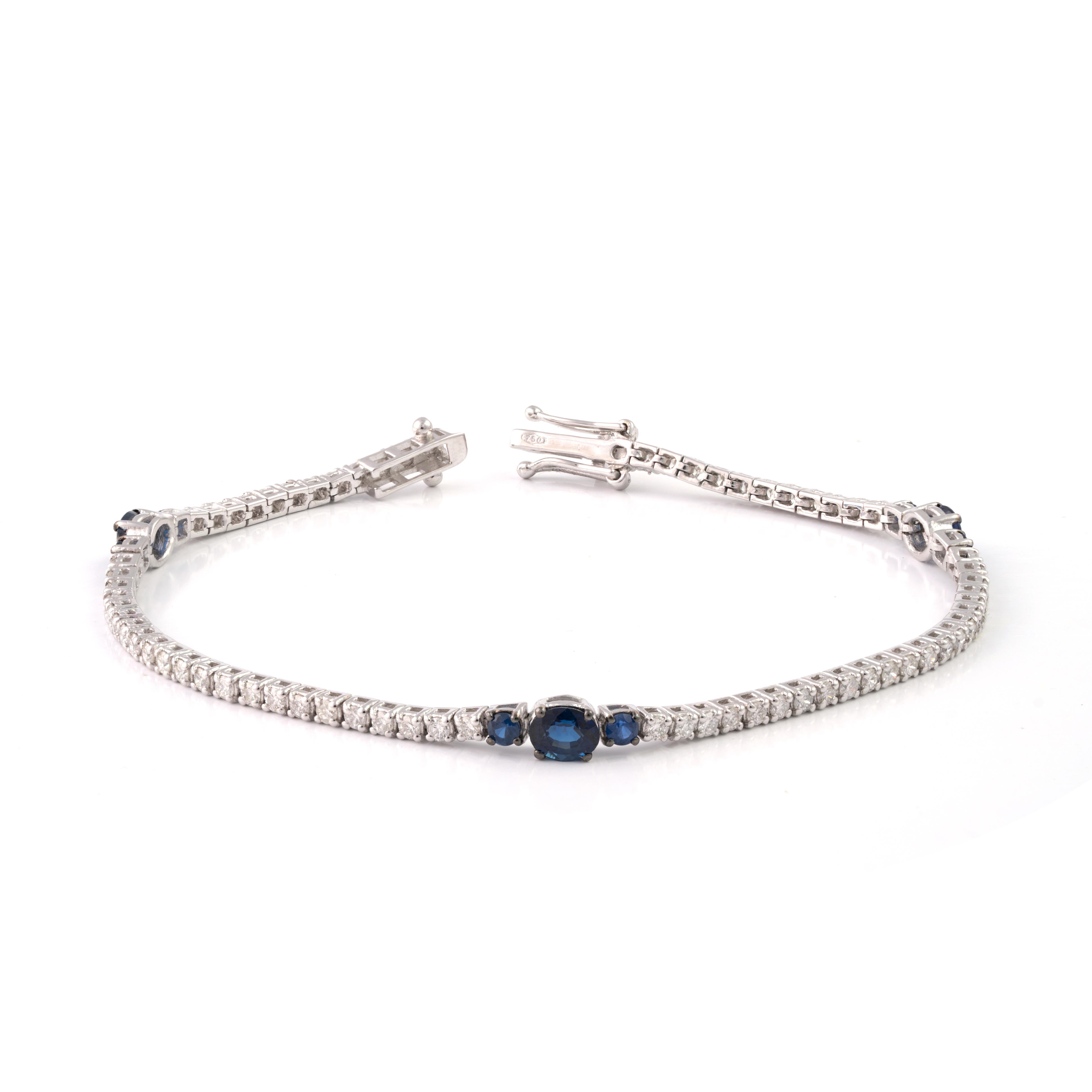 Natural Blue Sapphire 1.67cts & Diamond 1.47cts in 18k Gold 6.98gm Bracelet In New Condition For Sale In jaipur, IN