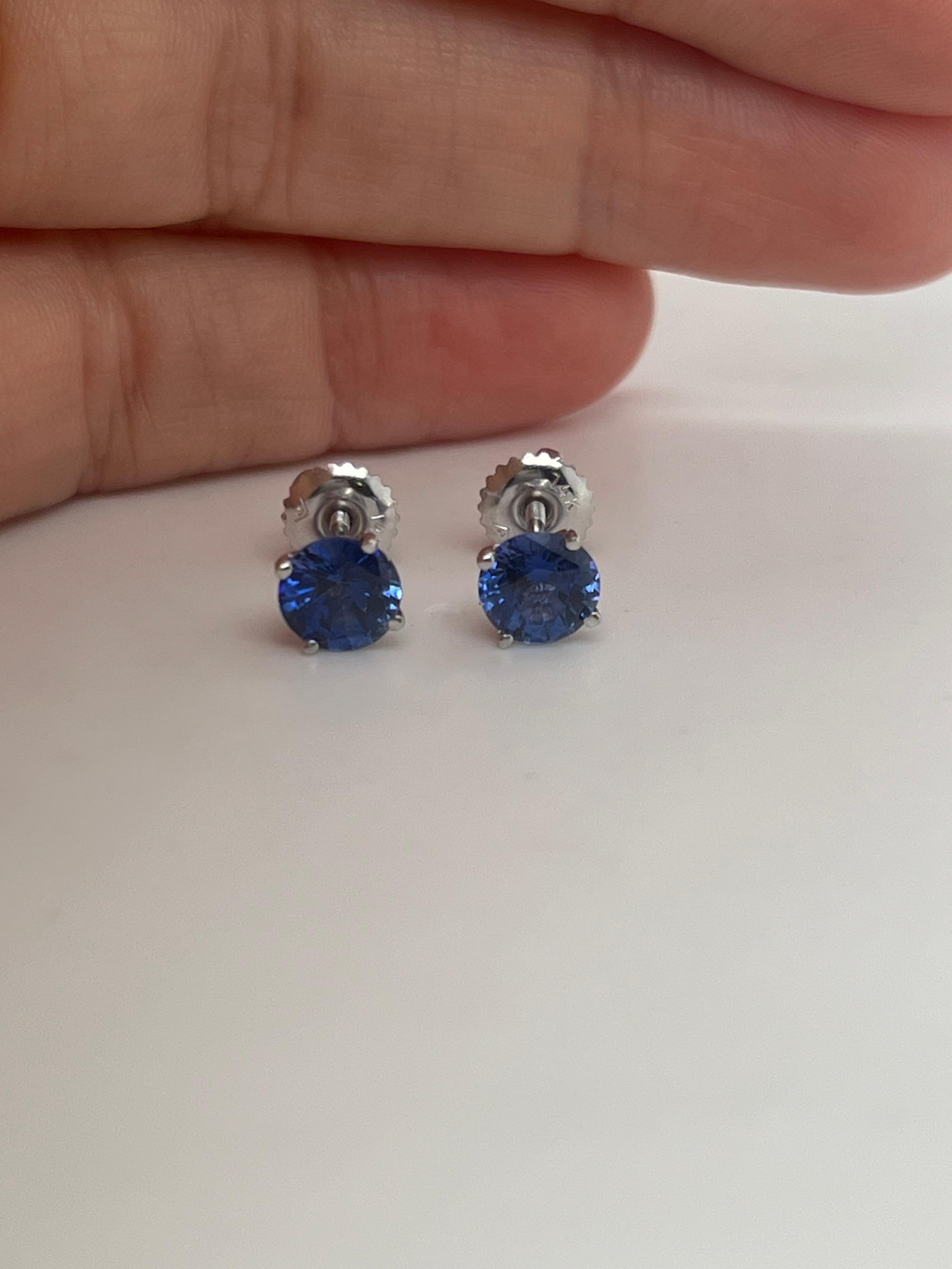 Natural Blue Sapphire 2.03 Cts Stud Earrings In Excellent Condition For Sale In Miami, FL