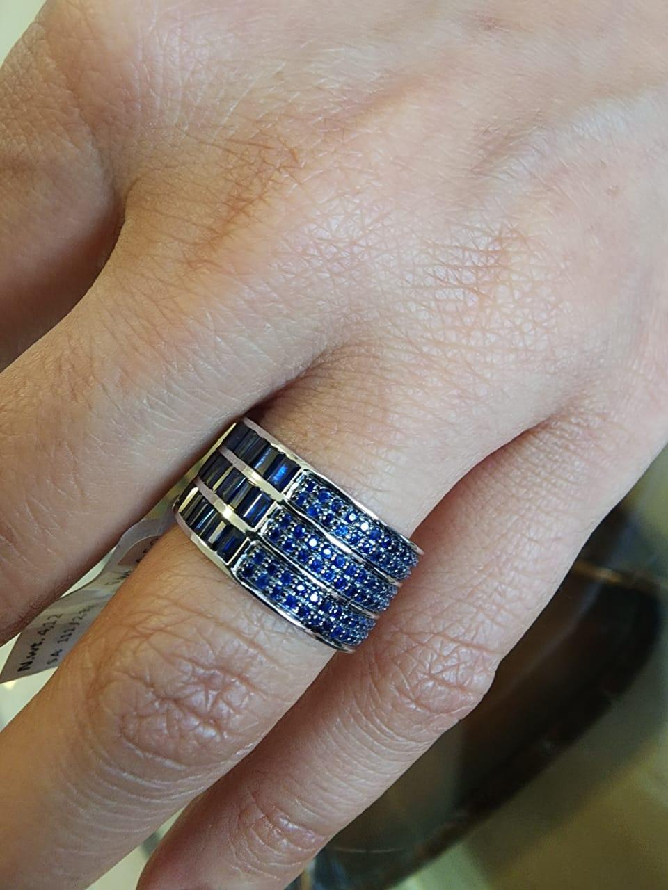 Natural Blue Sapphire 2.33cts in 18k Gold 4.12gms Ring In New Condition For Sale In jaipur, IN