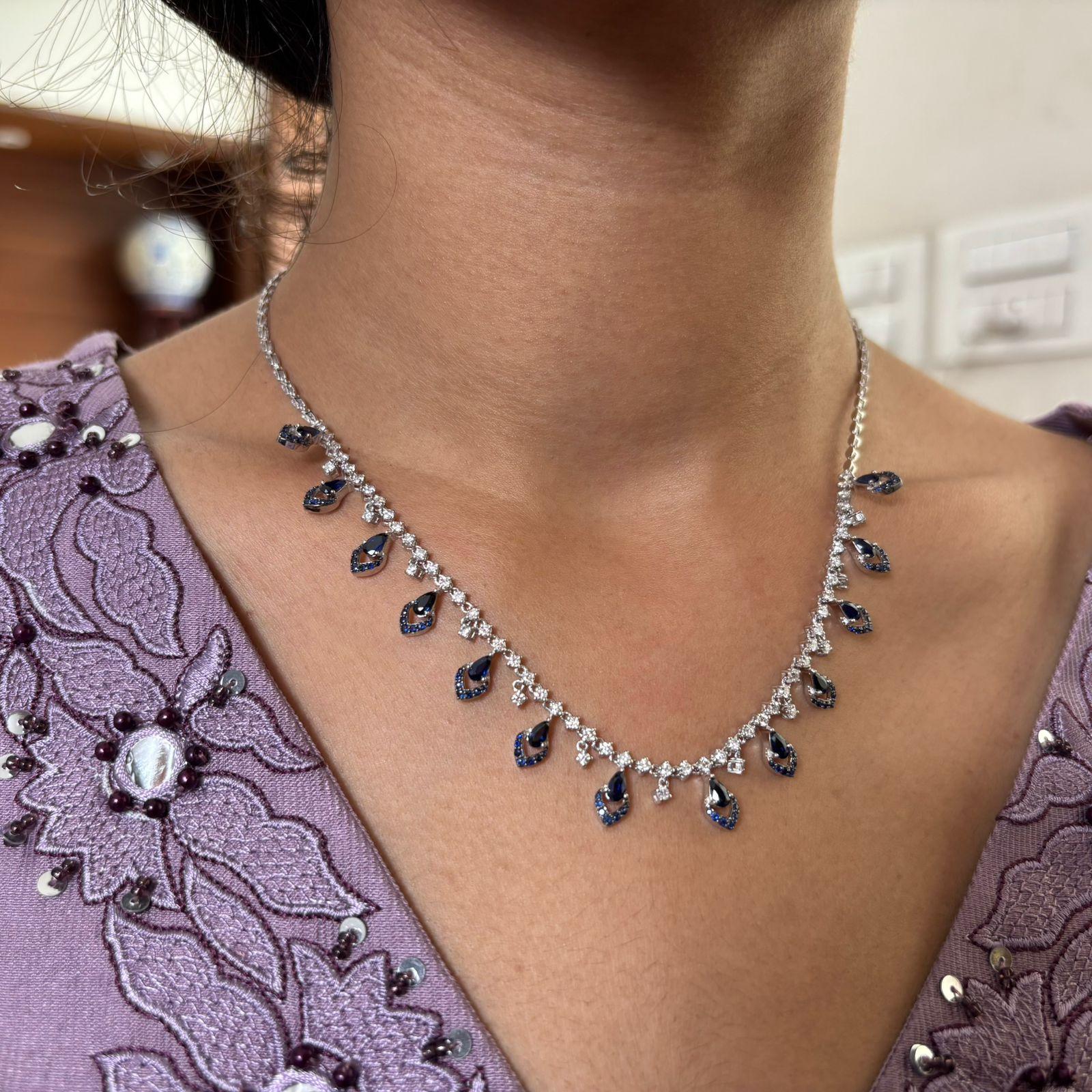 Collana con zaffiro blu naturale da 2,85 carati e diamante da 1,93 carati in oro 18 carati In condizioni Nuovo in vendita a jaipur, IN