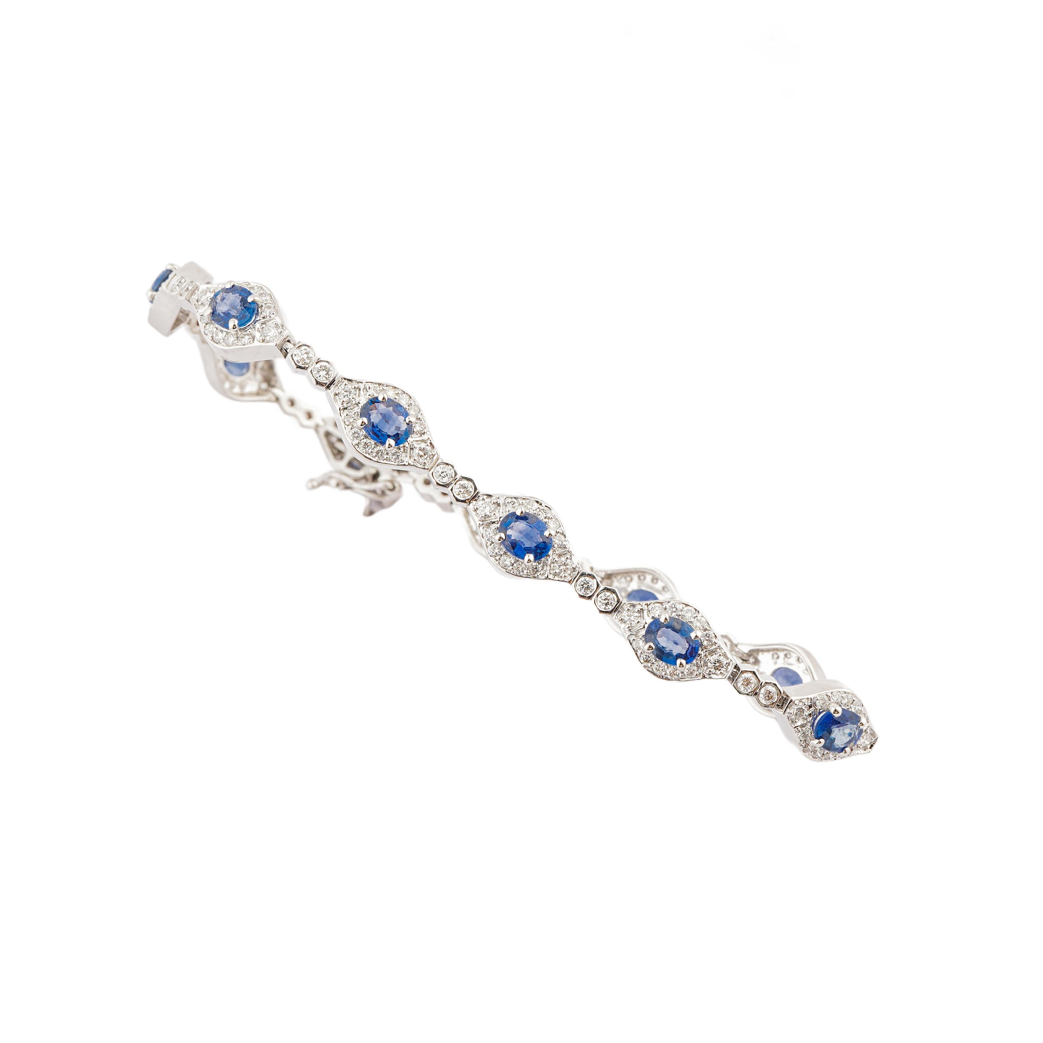 Bracciale in oro 18 carati con zaffiro blu naturale da 4,71 carati e diamante da 1,73 carati In condizioni Nuovo in vendita a jaipur, IN