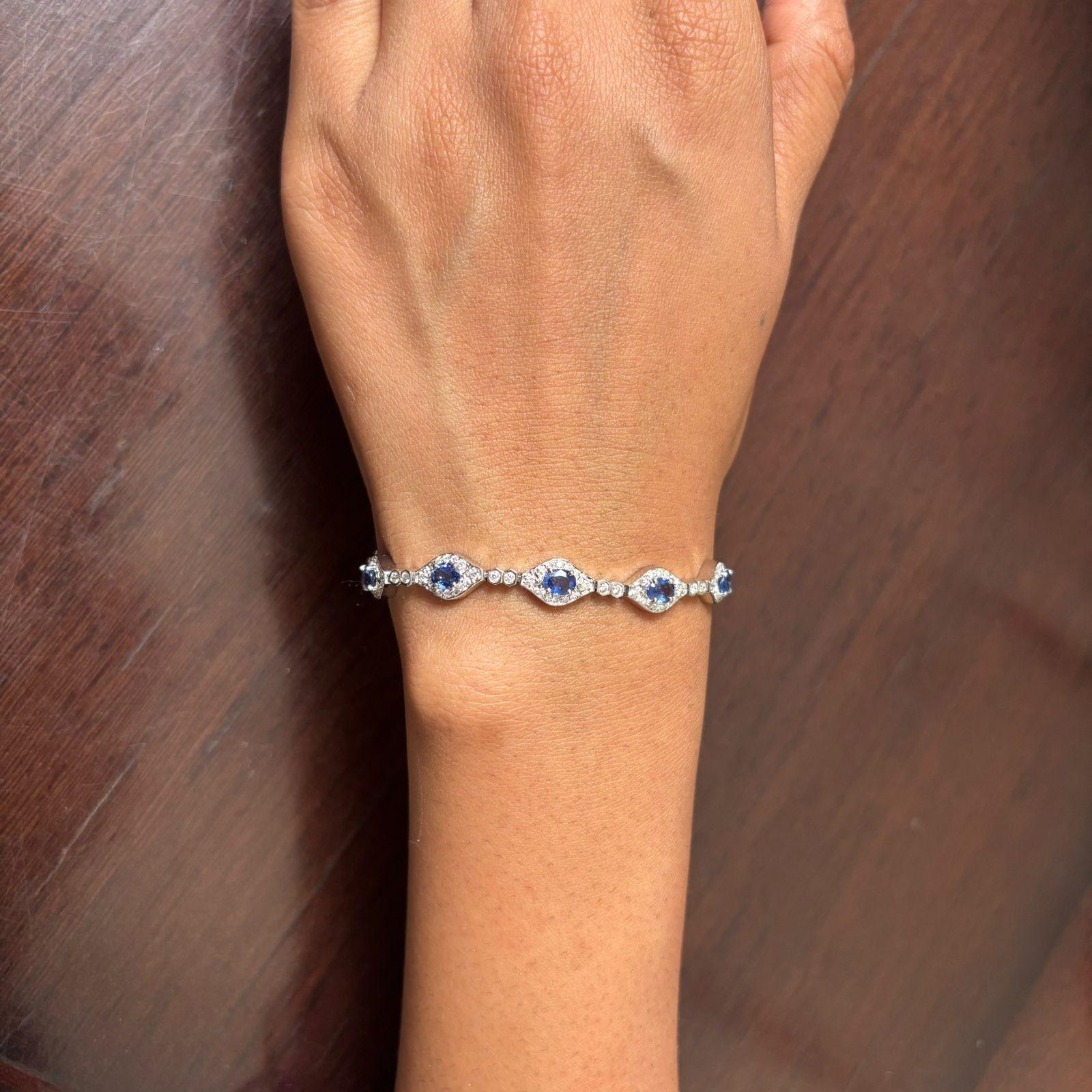 Natürlicher blauer Saphir 4,71cts, Diamant 1,73cts Armband in 18k Gold im Angebot 2