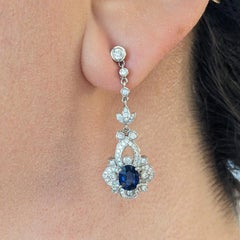 Boucles d'oreilles pendantes en saphir bleu naturel et diamant en platine