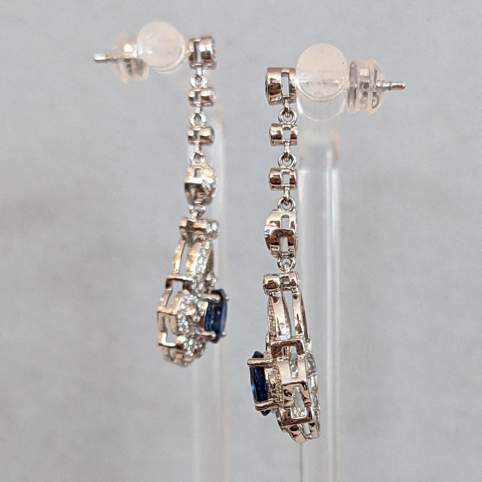 Orecchini a goccia con zaffiro blu naturale e diamante in Nature In condizioni ottime in vendita a La Jolla, CA