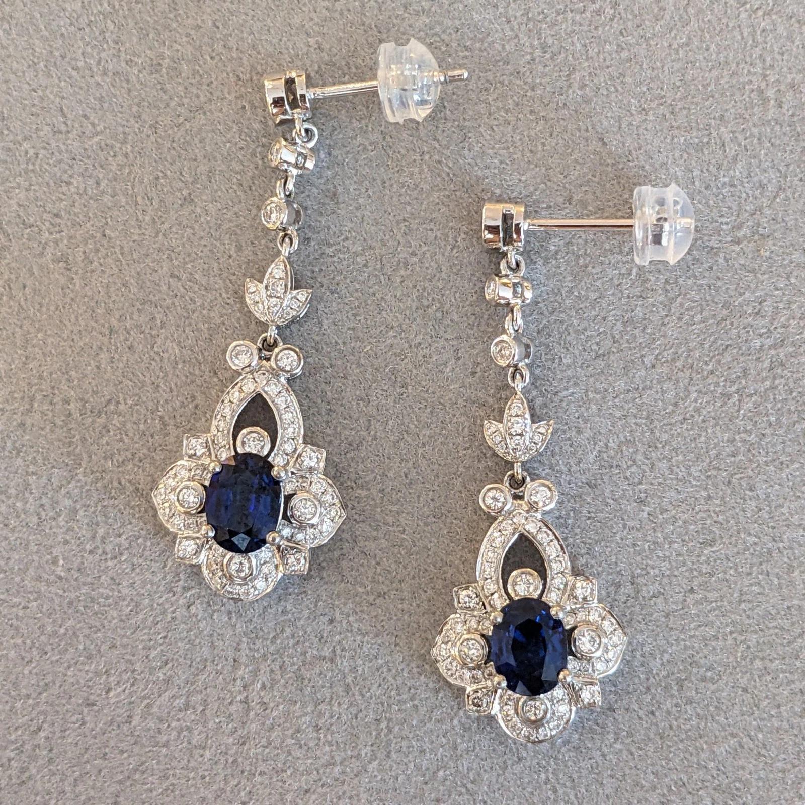Donna Orecchini a goccia con zaffiro blu naturale e diamante in Nature in vendita