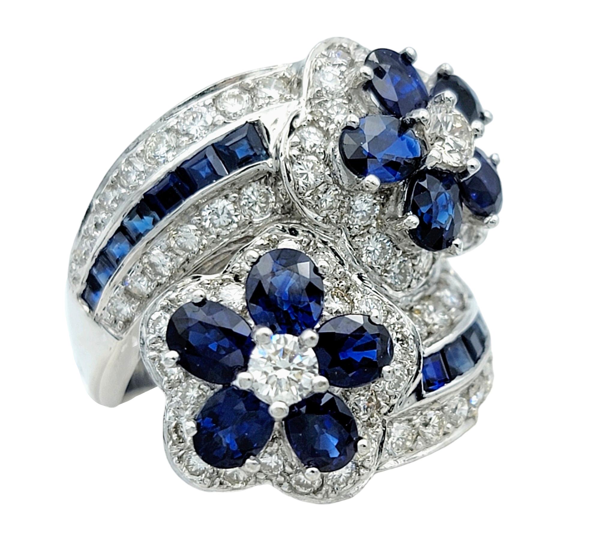 Bypass-Ring aus 18 Karat Weißgold mit natürlichem blauem Saphir und Diamant-Blumen (Zeitgenössisch) im Angebot