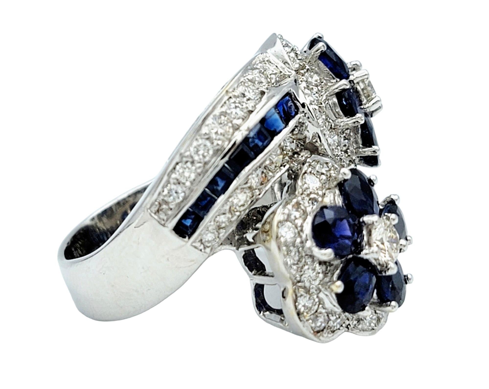 Bypass-Ring aus 18 Karat Weißgold mit natürlichem blauem Saphir und Diamant-Blumen Damen im Angebot