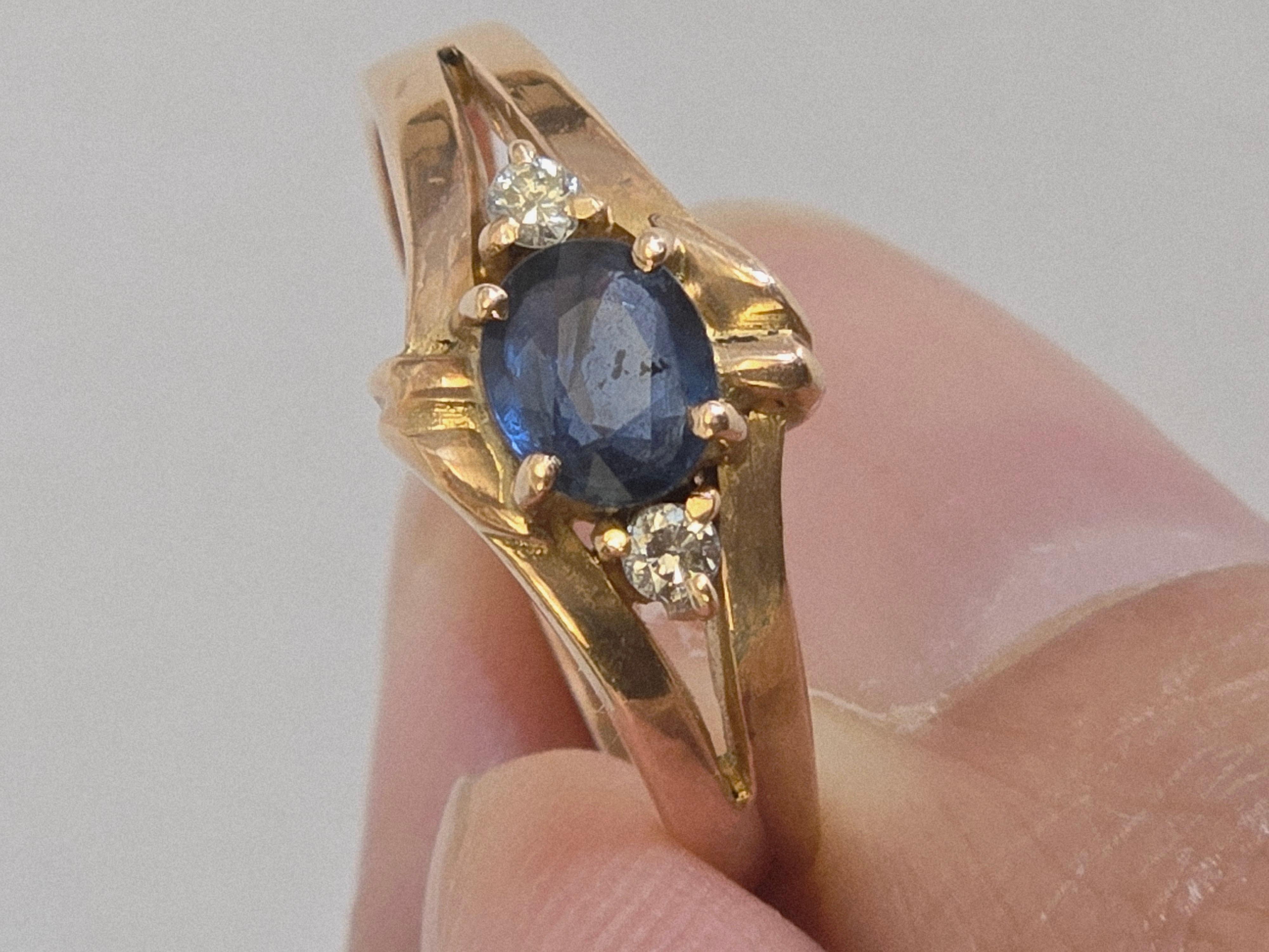 Bague en or 18 carats avec saphir bleu naturel et diamant Bon état - En vente à Pasadena, CA