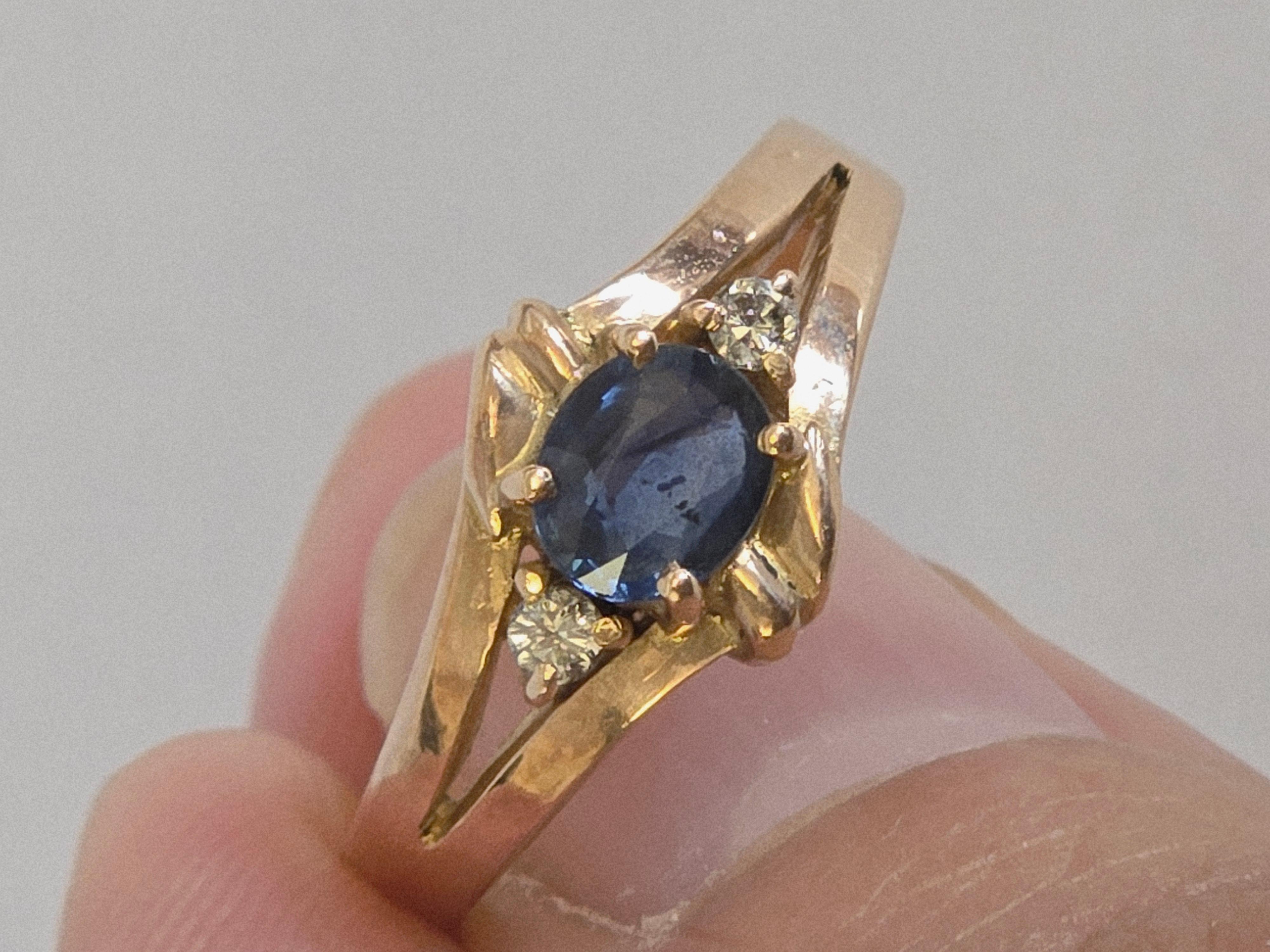 Bague en or 18 carats avec saphir bleu naturel et diamant Unisexe en vente