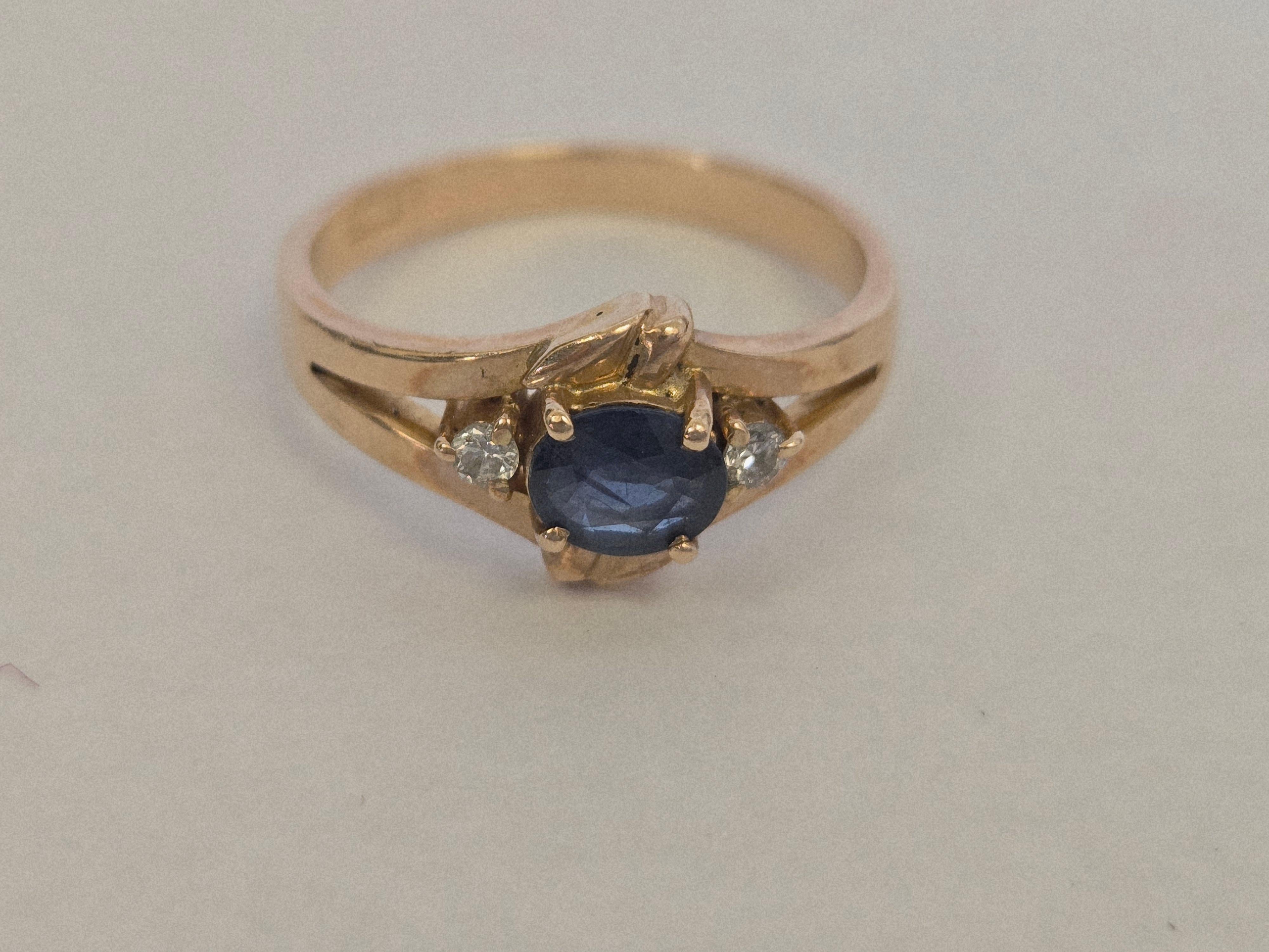 Bague en or 18 carats avec saphir bleu naturel et diamant en vente 3