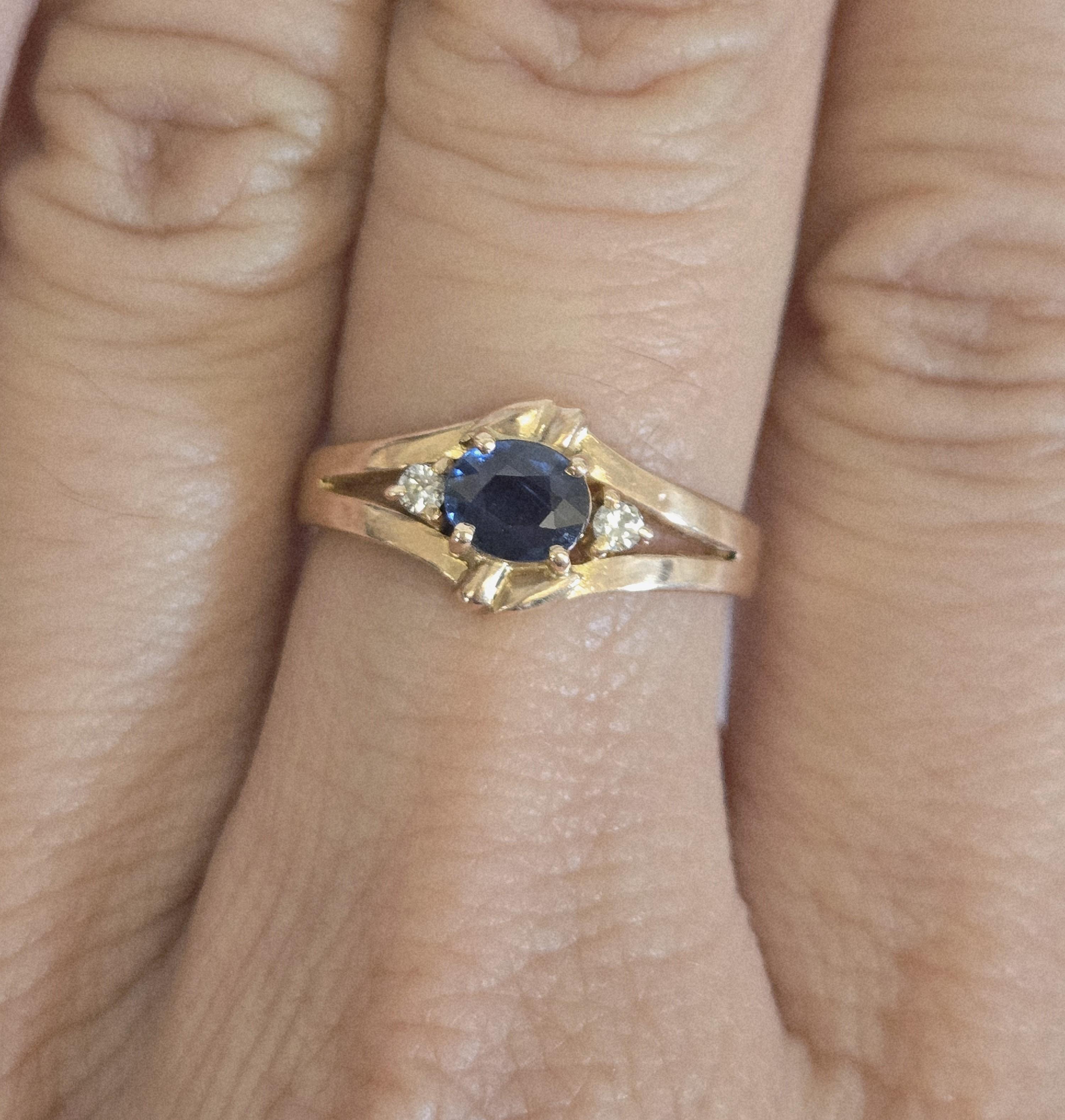 Bague en or 18 carats avec saphir bleu naturel et diamant en vente 4