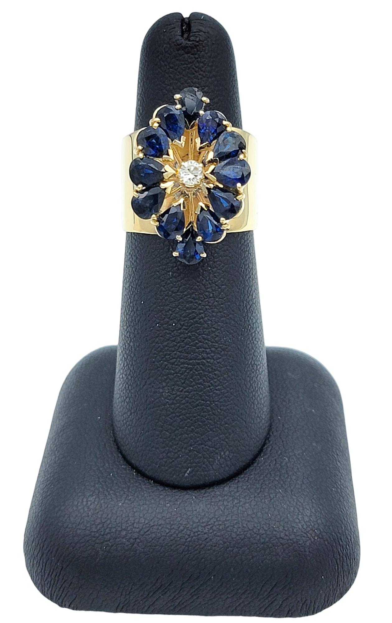 Anello cocktail con zaffiro blu naturale e diamanti impilati in oro giallo 14 carati in vendita 2