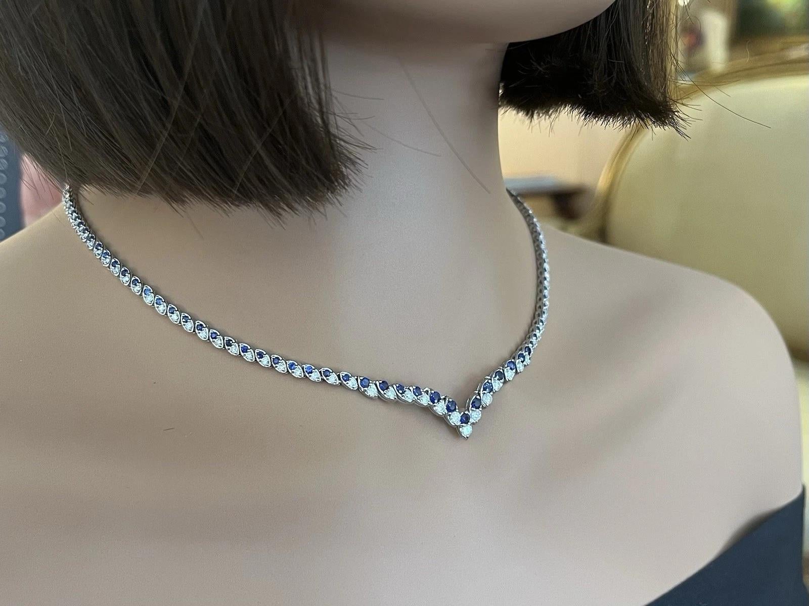 Collar Gargantilla en V de Zafiro Azul Natural y Diamantes en Platino Corte redondo en venta