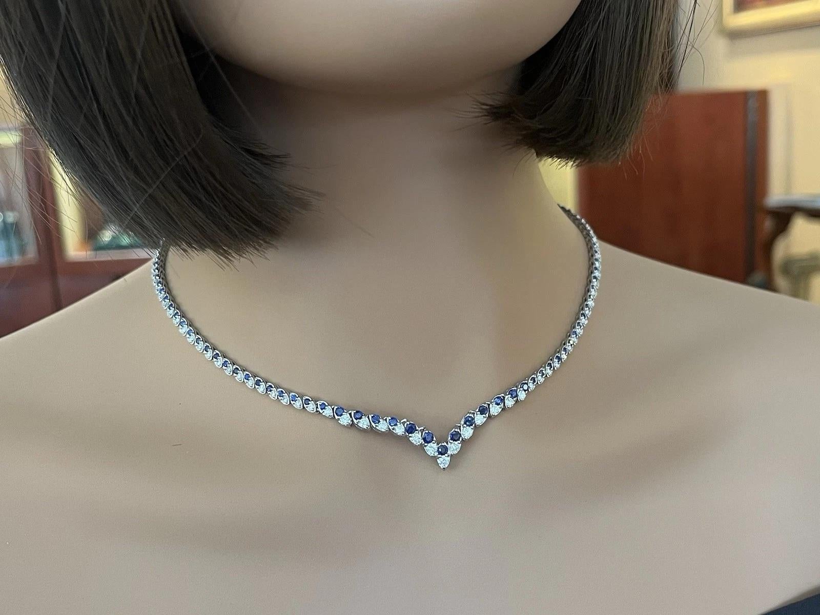 Collar Gargantilla en V de Zafiro Azul Natural y Diamantes en Platino en Excelente estado para la venta en La Jolla, CA