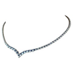 Collier ras du cou en platine avec saphir bleu naturel et diamant