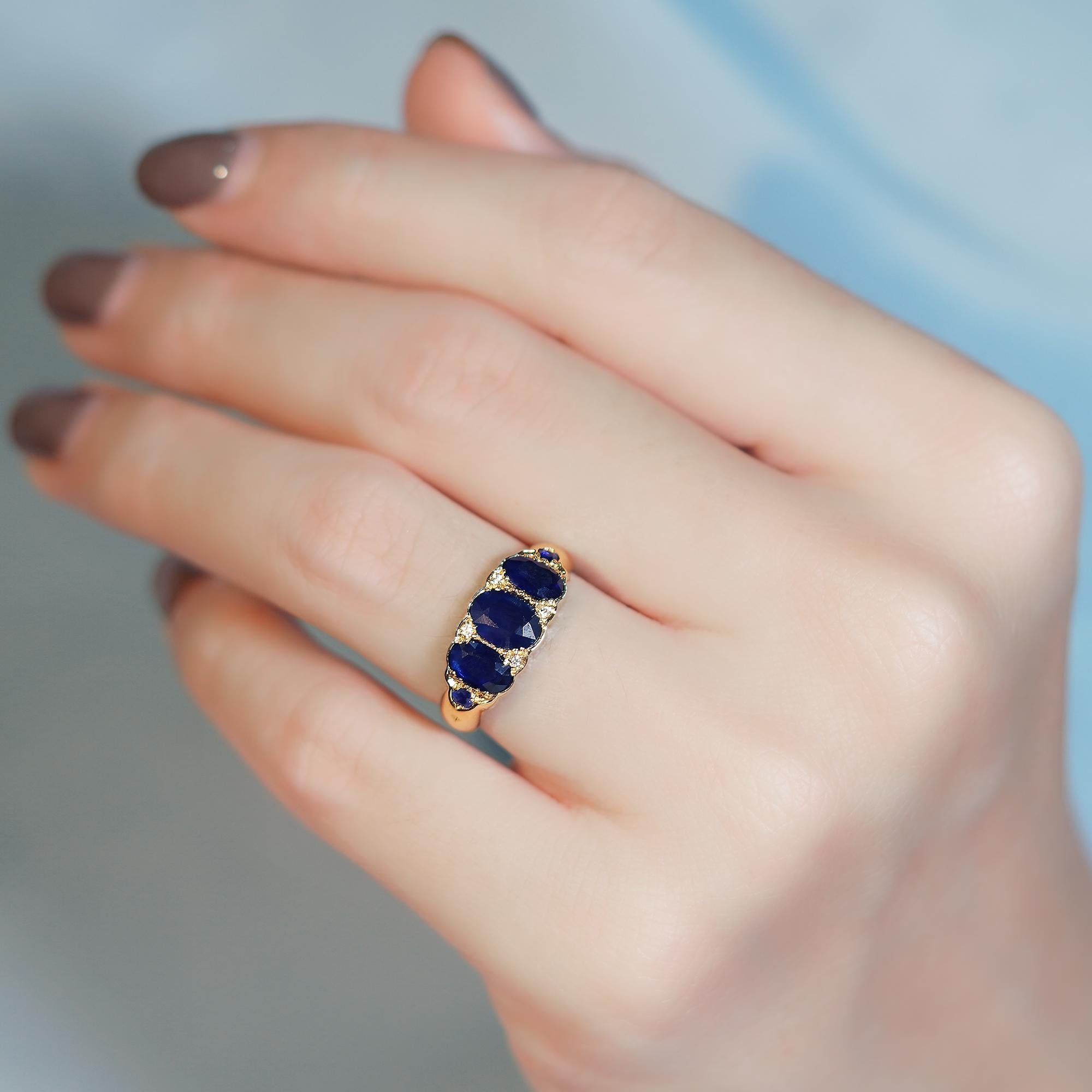 Trinity-Ring aus massivem 9 Karat Gold mit natürlichem blauem Saphir und Diamant im Vintage-Stil im Angebot 2