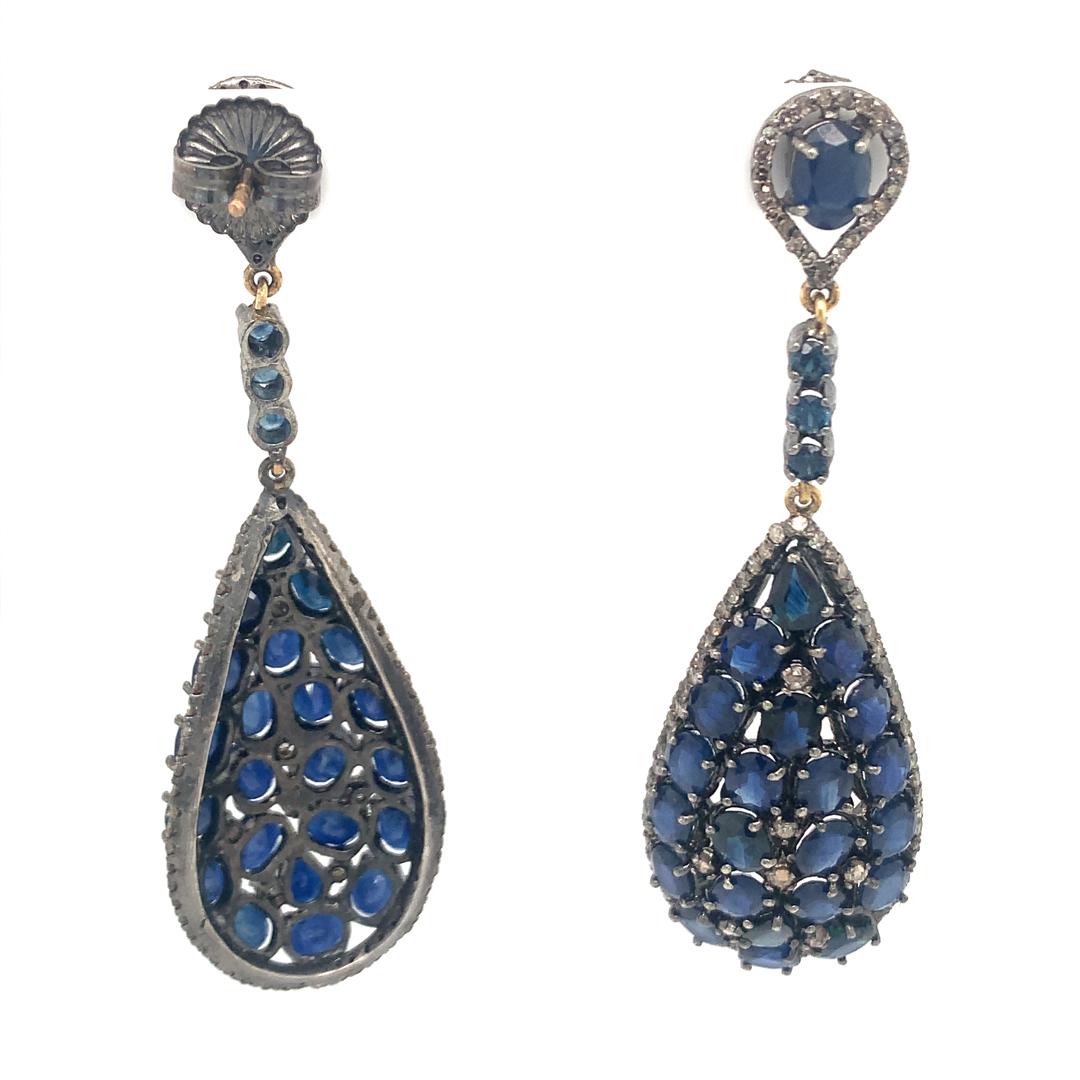 Natural blue sapphire and diamonds earrings in silver In New Condition For Sale In New York, NY