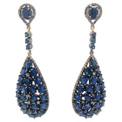 Boucles d'oreilles en argent composées de saphirs bleus naturels et de diamants