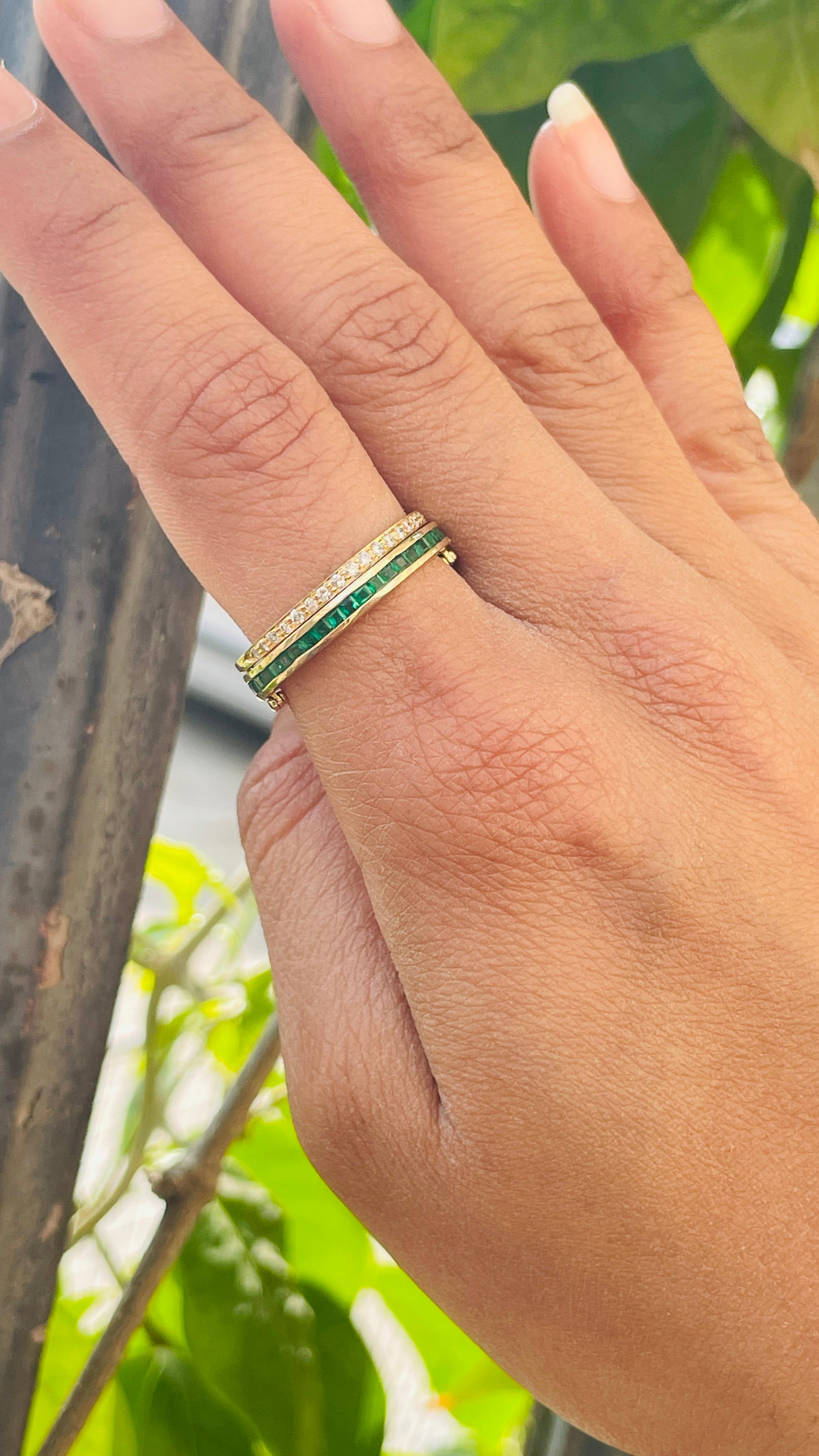 For Sale:  Natural Blue Sapphire and Emerald Spinner Magic Ring in 14k Solid Yellow Gold 11