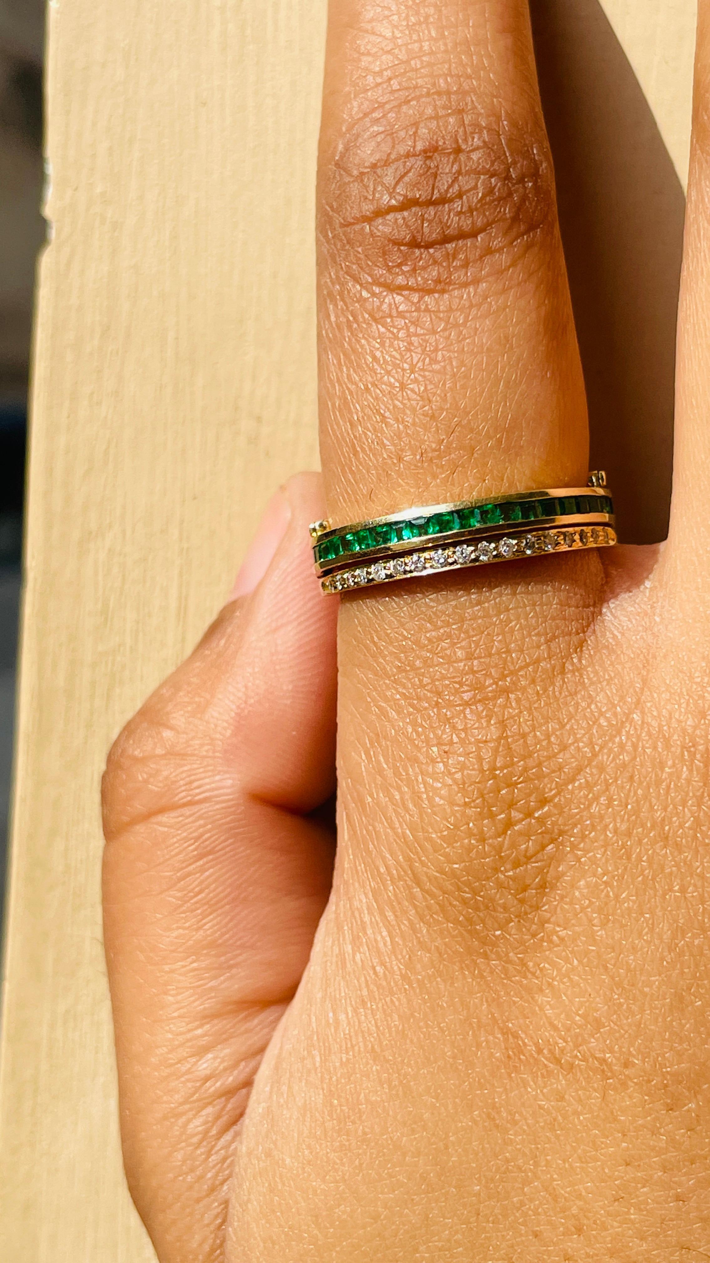 For Sale:  Natural Blue Sapphire and Emerald Spinner Magic Ring in 14k Solid Yellow Gold 6