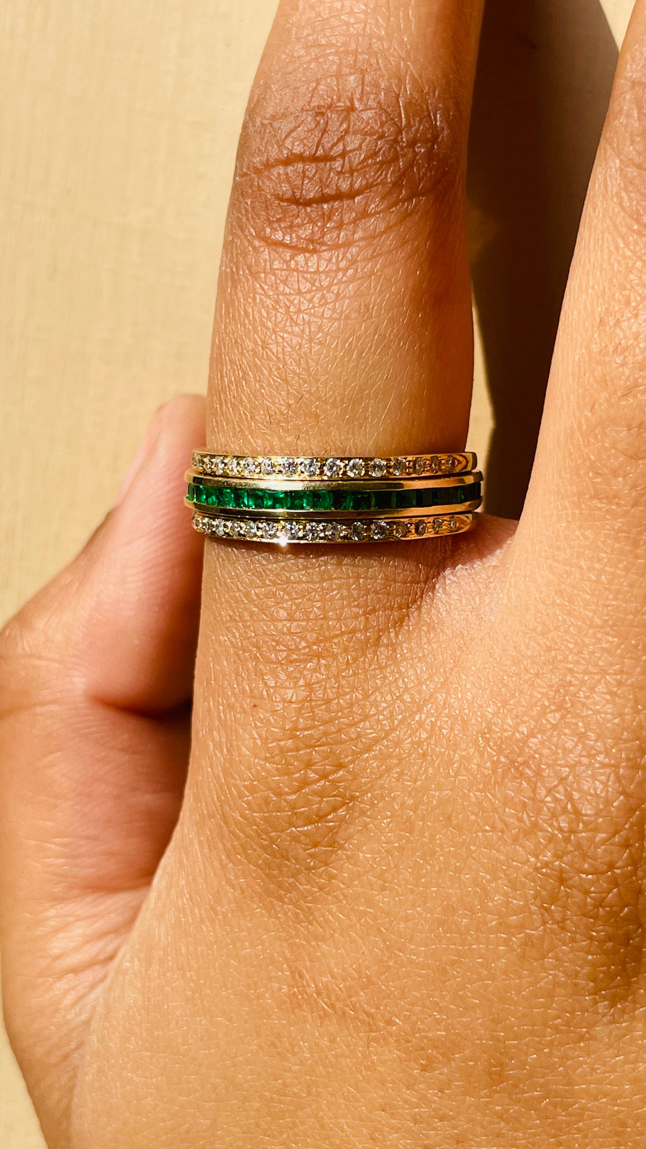 For Sale:  Natural Blue Sapphire and Emerald Spinner Magic Ring in 14k Solid Yellow Gold 7