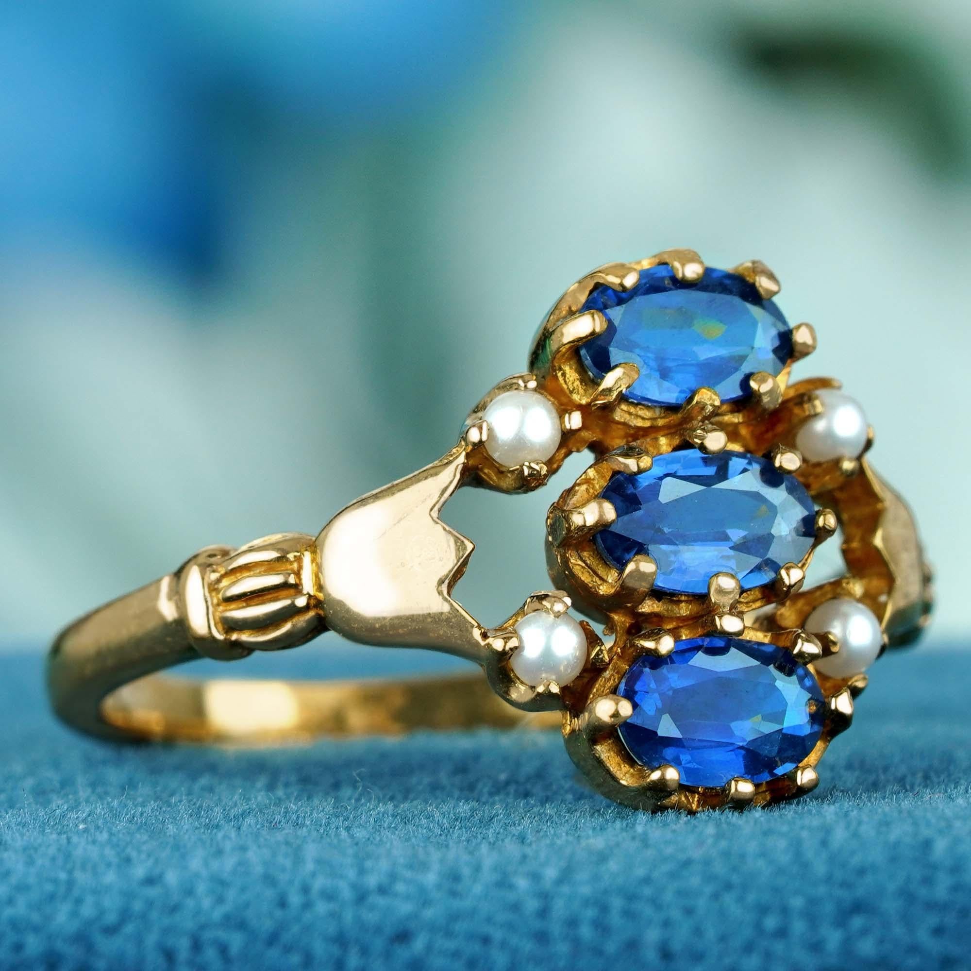 Im Angebot: Natürlicher blauer Saphir und Perle Vintage-Stil drei Stein-Ring in massivem 9K Gold () 2