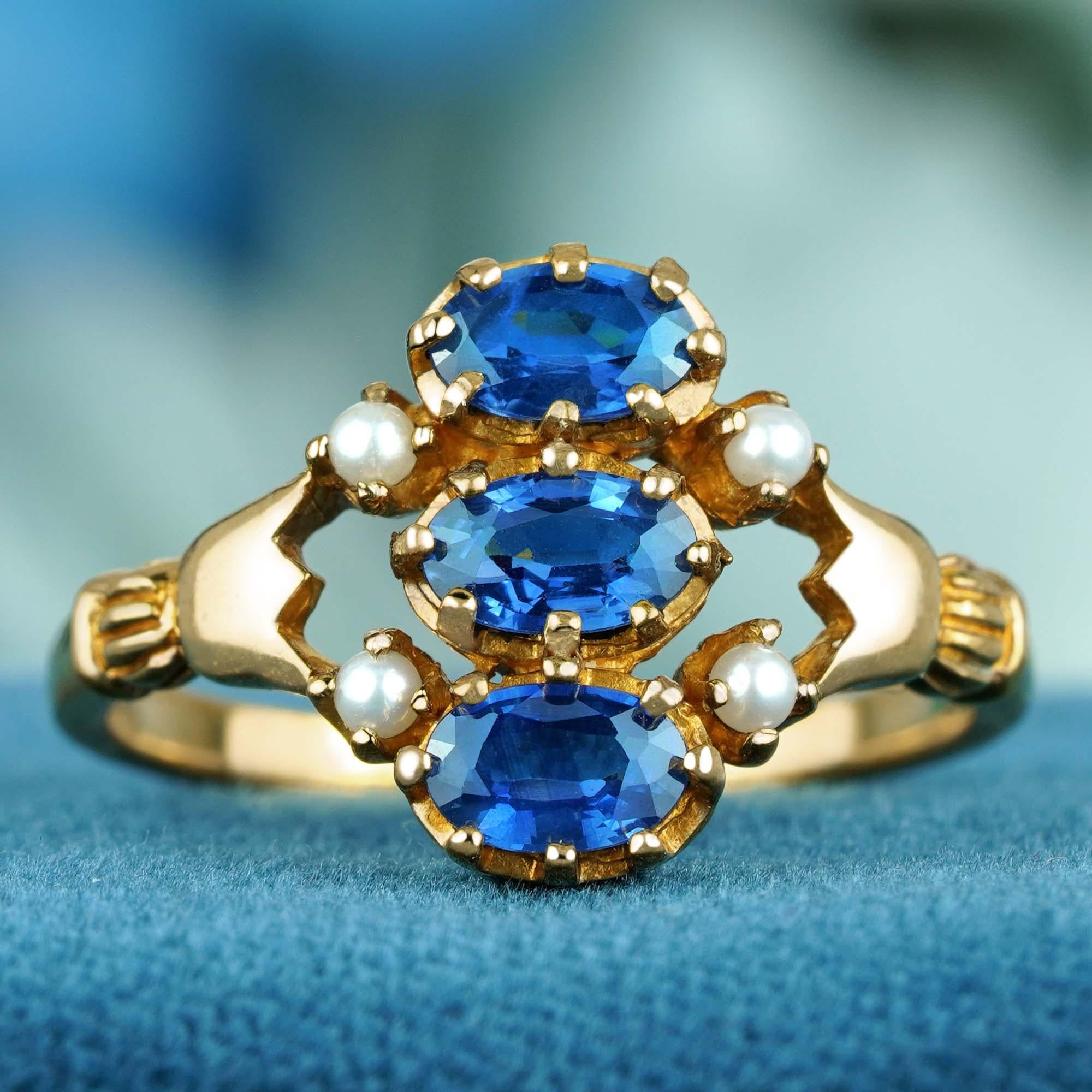 Im Angebot: Natürlicher blauer Saphir und Perle Vintage-Stil drei Stein-Ring in massivem 9K Gold () 3