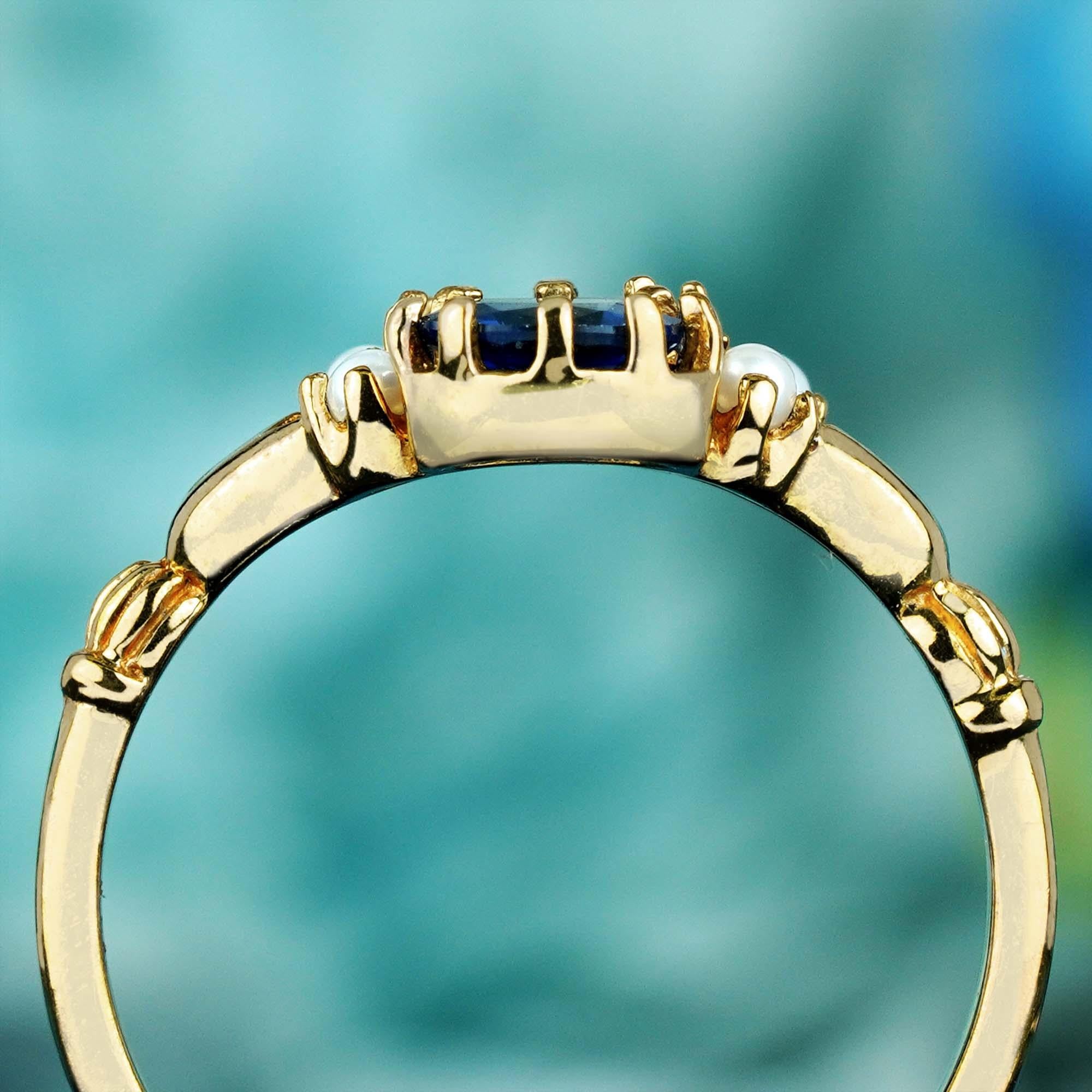Im Angebot: Natürlicher blauer Saphir und Perle Vintage-Stil drei Stein-Ring in massivem 9K Gold () 5