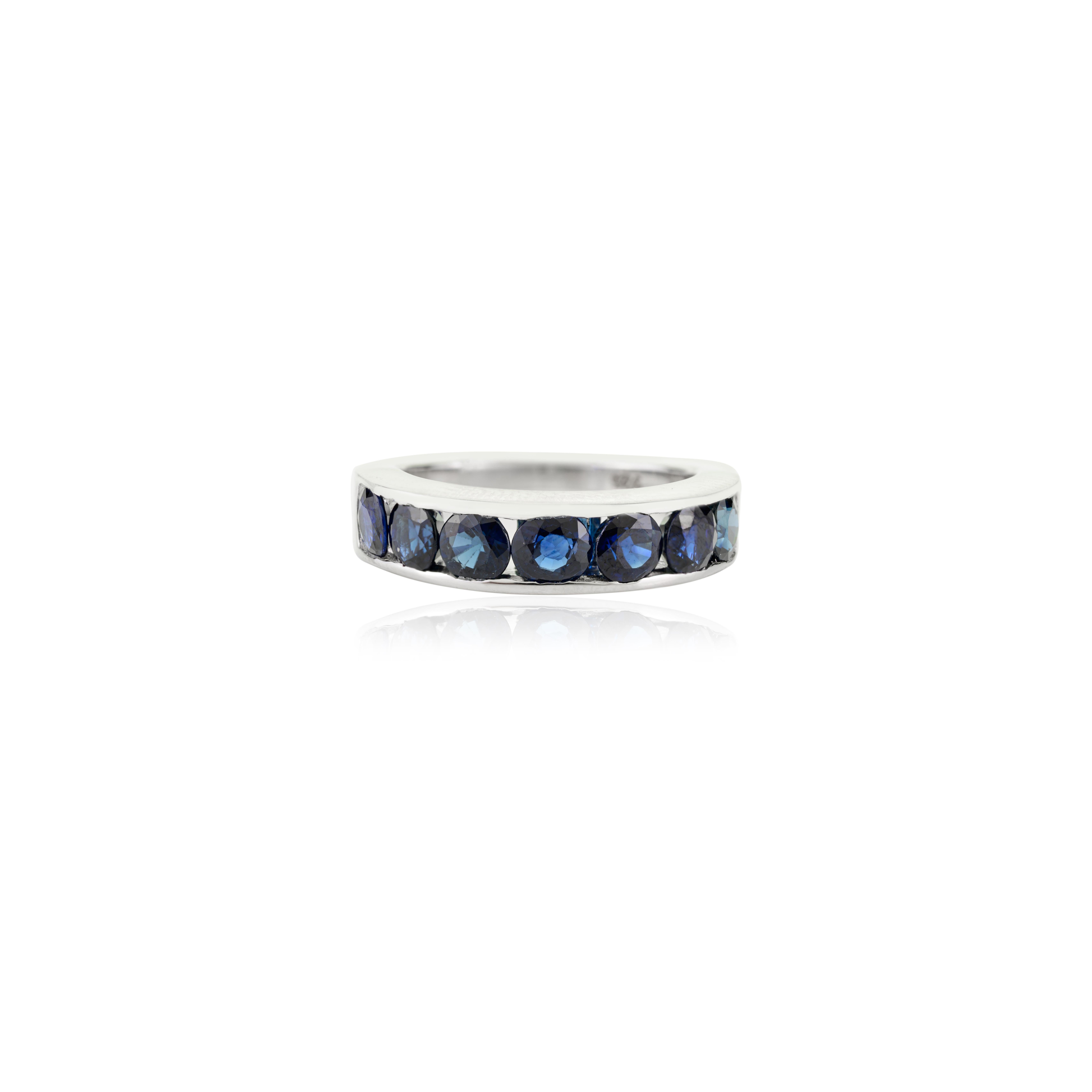 En vente :  Saphir bleu naturel en serti clos Bague unisexe en argent 925 8