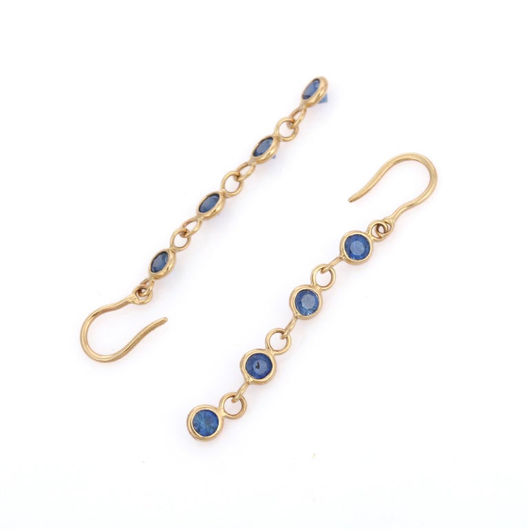 Round Cut Natural Blue Sapphire Dangle Earrings in 18K Gold For Sale