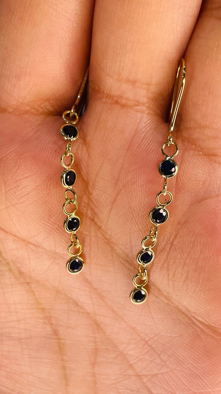 Natural Blue Sapphire Dangle Earrings in 18K Gold In New Condition For Sale In Houston, TX