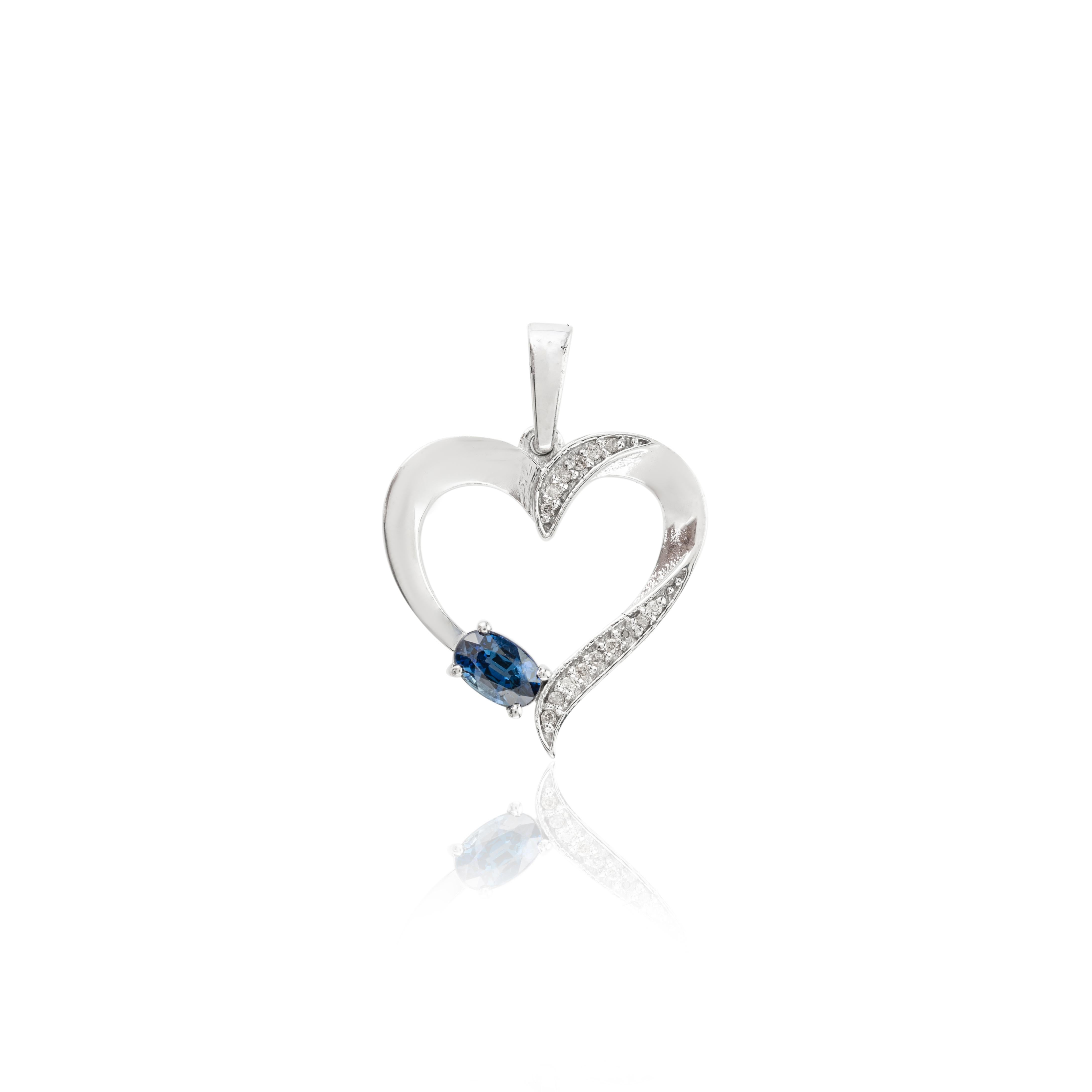 Art Deco Natural Blue Sapphire Diamond .925 Silver Heart Pendant Valentine Gift for Her For Sale
