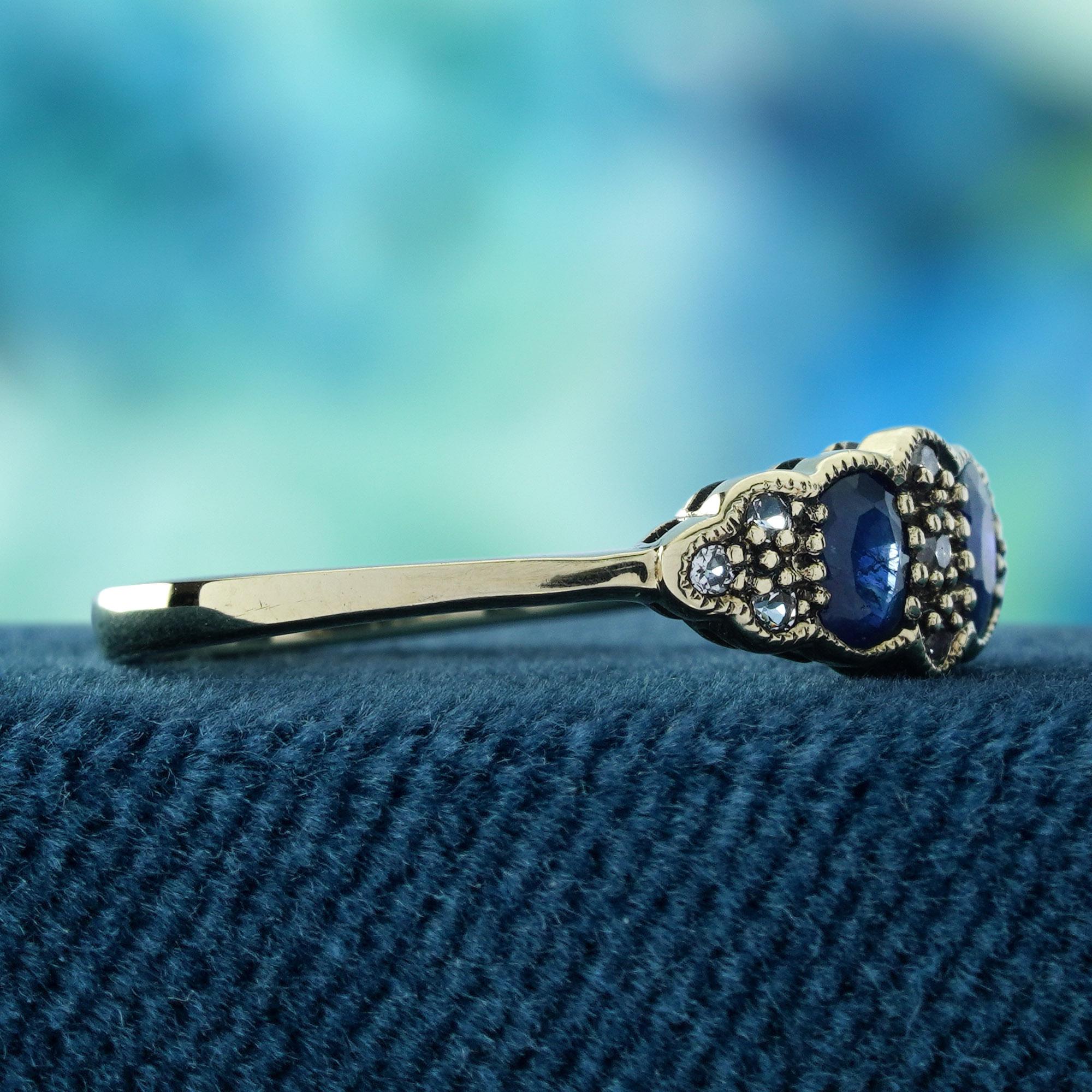 Zweisteinring aus 9 Karat Gelbgold mit nat�ürlichem blauem Saphir und Diamant im Art-déco-Stil (Ovalschliff)