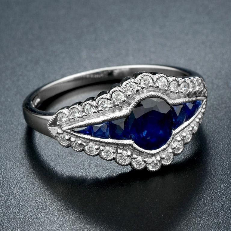 En vente :  Bague de style Art déco en or 18 carats avec saphir bleu naturel et halo de diamants 3