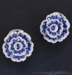 Pendiente de zafiro azul natural y diamante en oro de 18k