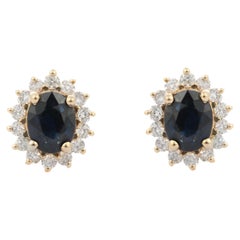 Pendientes de oro amarillo de 14 quilates con halo de diamantes y zafiro azul natural