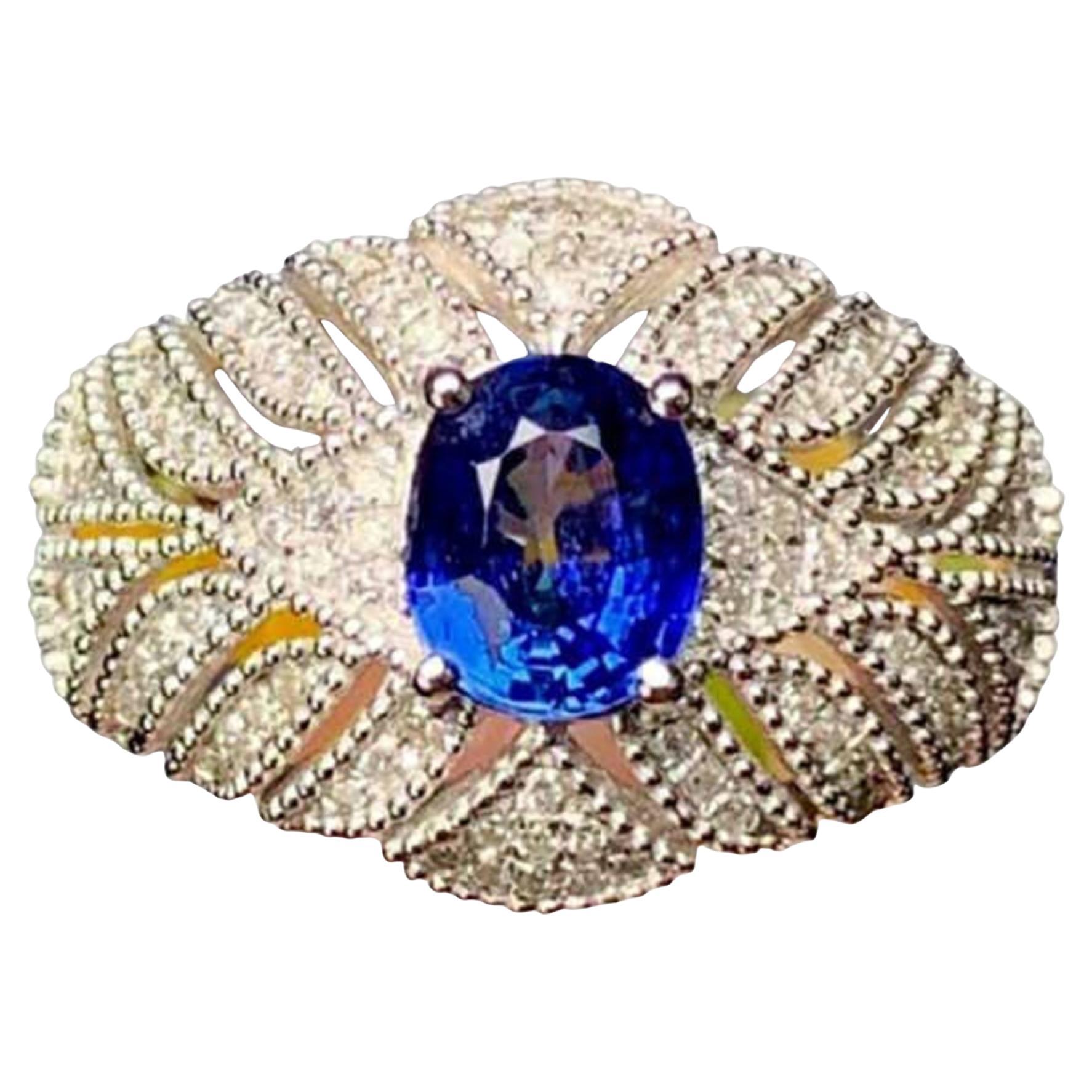 Bague en or 14 carats sertie d'un saphir bleu naturel de 1,1 carat et de diamants, Inde en vente