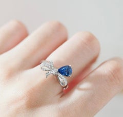 Natural Blue Sapphire & Diamond Ring in 18k Gold