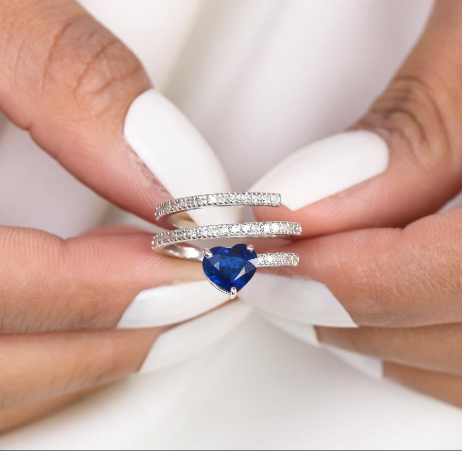 Taglio Asscher Anello con zaffiro blu naturale e diamante in oro 18 carati in vendita