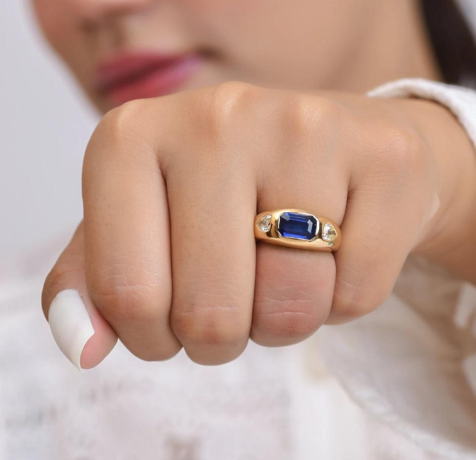Natural blue sapphire diamond ring in 18k gold In condizioni Nuovo in vendita a jaipur, IN