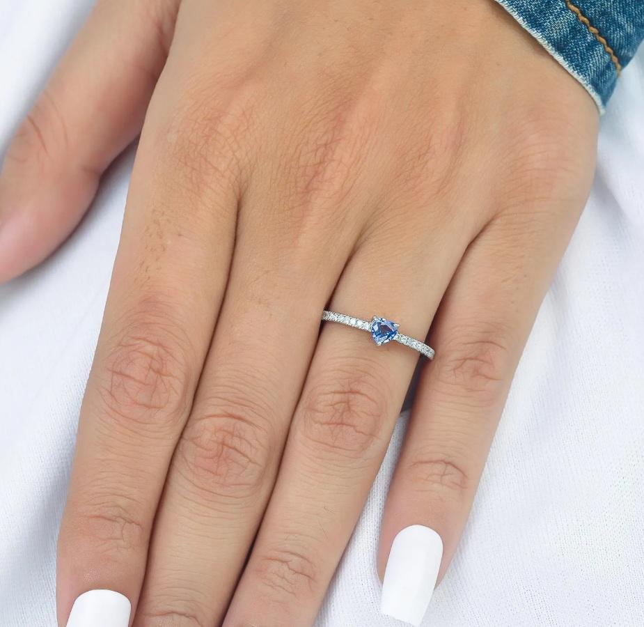 Natural blue sapphire diamond ring in 18k gold in vendita 1