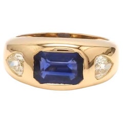 Natural blue sapphire diamond ring in 18k gold