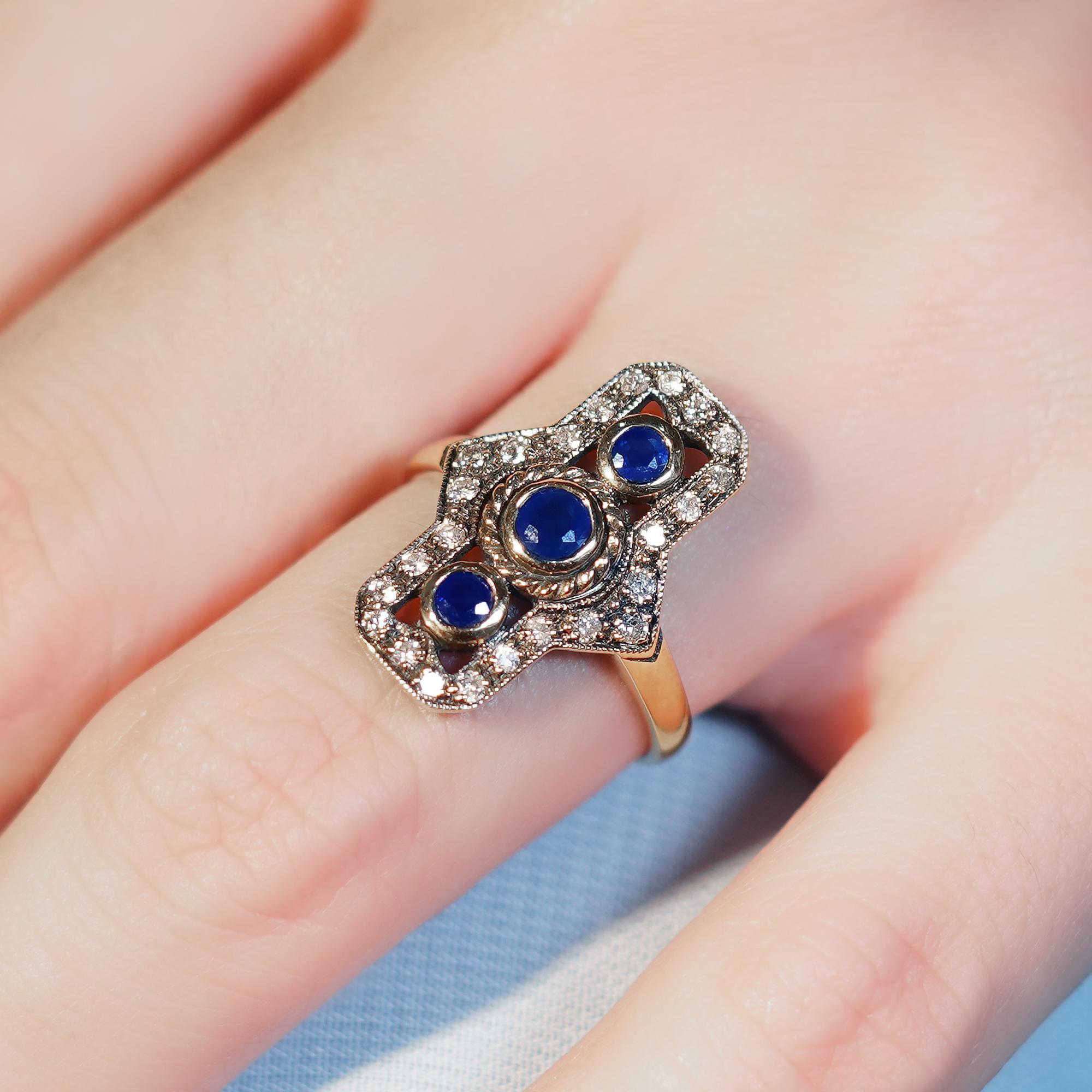 Natural Blue Sapphire Diamond Vintage Style Vertical Trinity Ring in 9K Gold For Sale 2