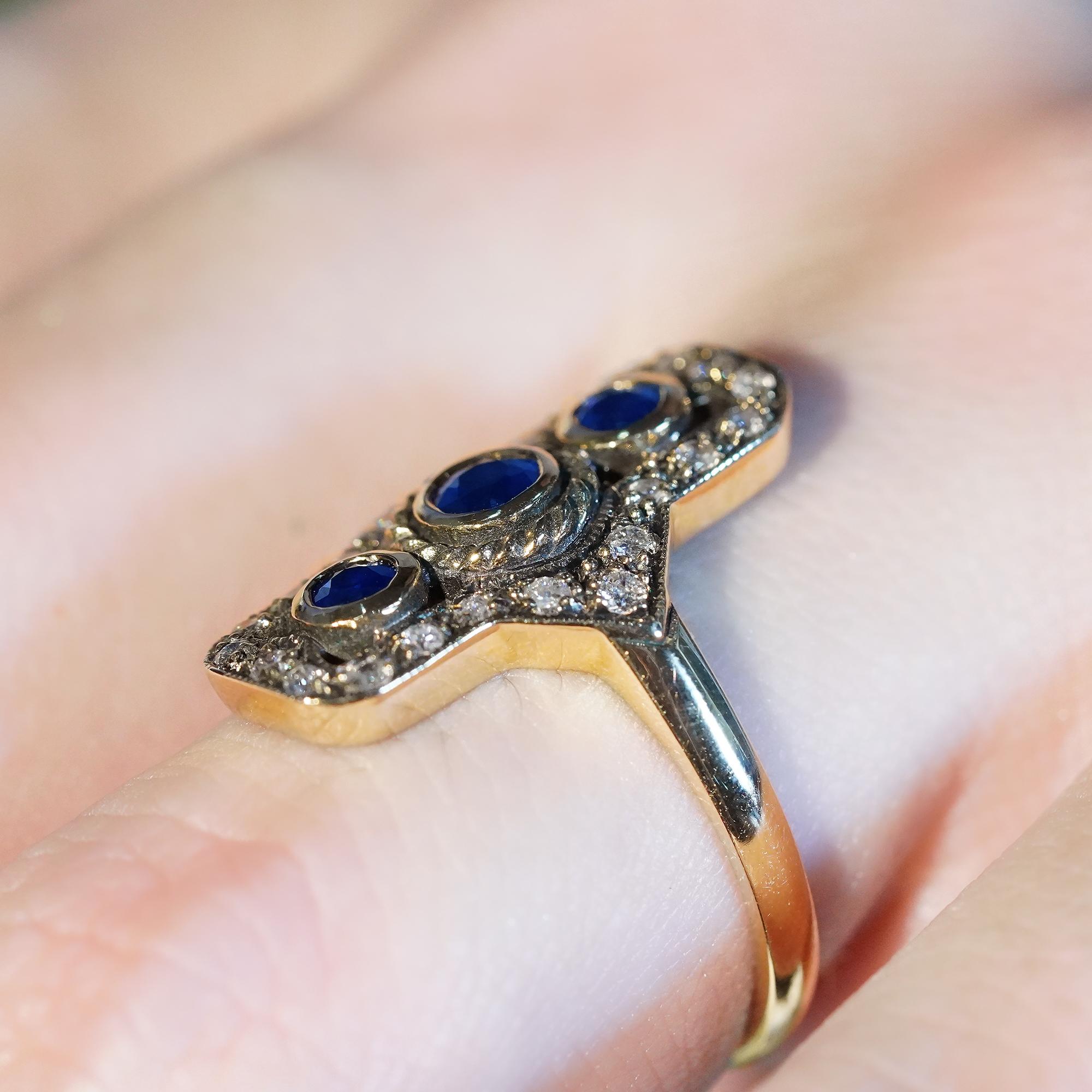 Natural Blue Sapphire Diamond Vintage Style Vertical Trinity Ring in 9K Gold For Sale 3