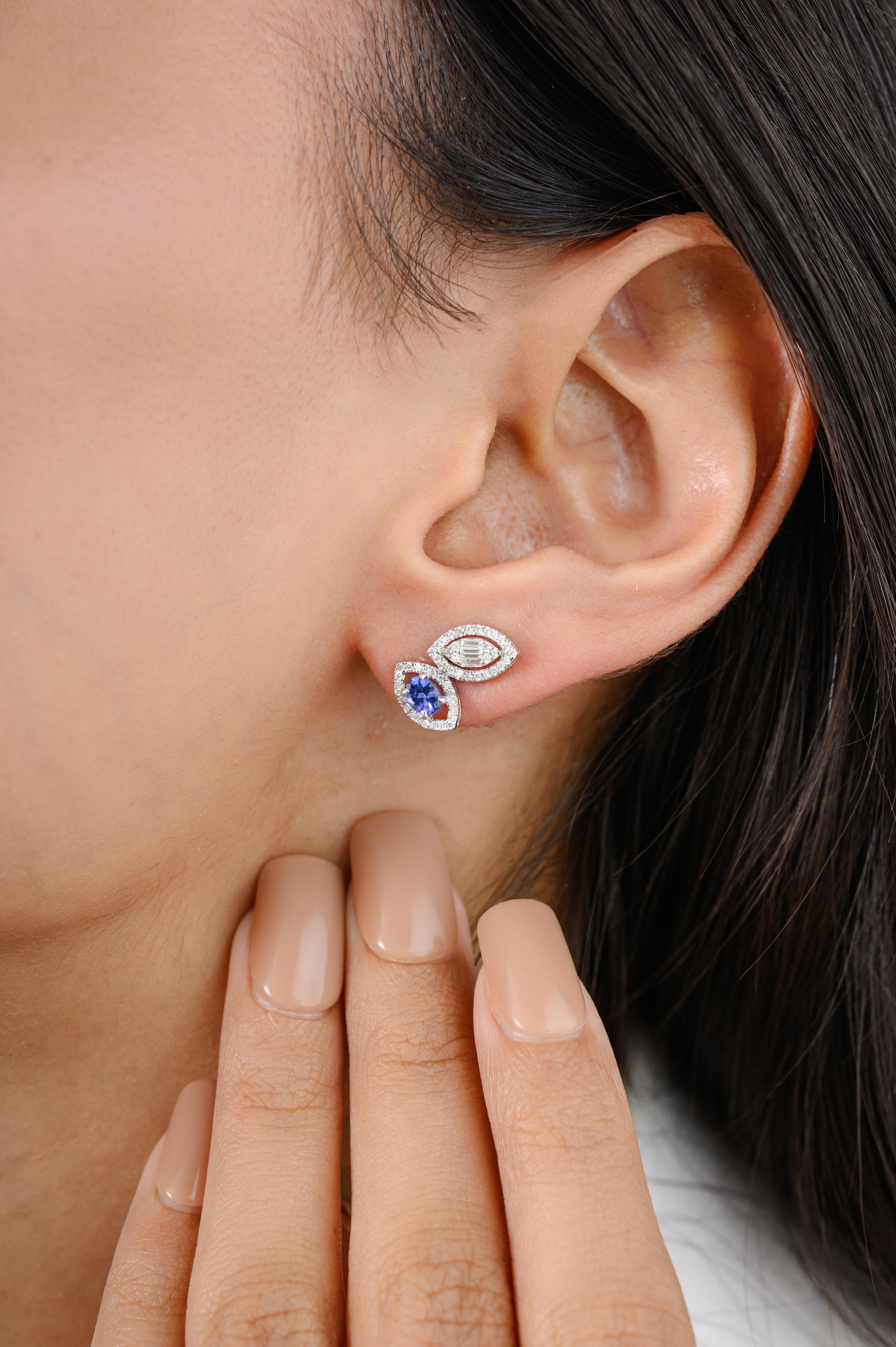 Taglio ovale Orecchini a perno con diamante e zaffiro blu naturale in oro bianco massiccio 18 ct. in vendita