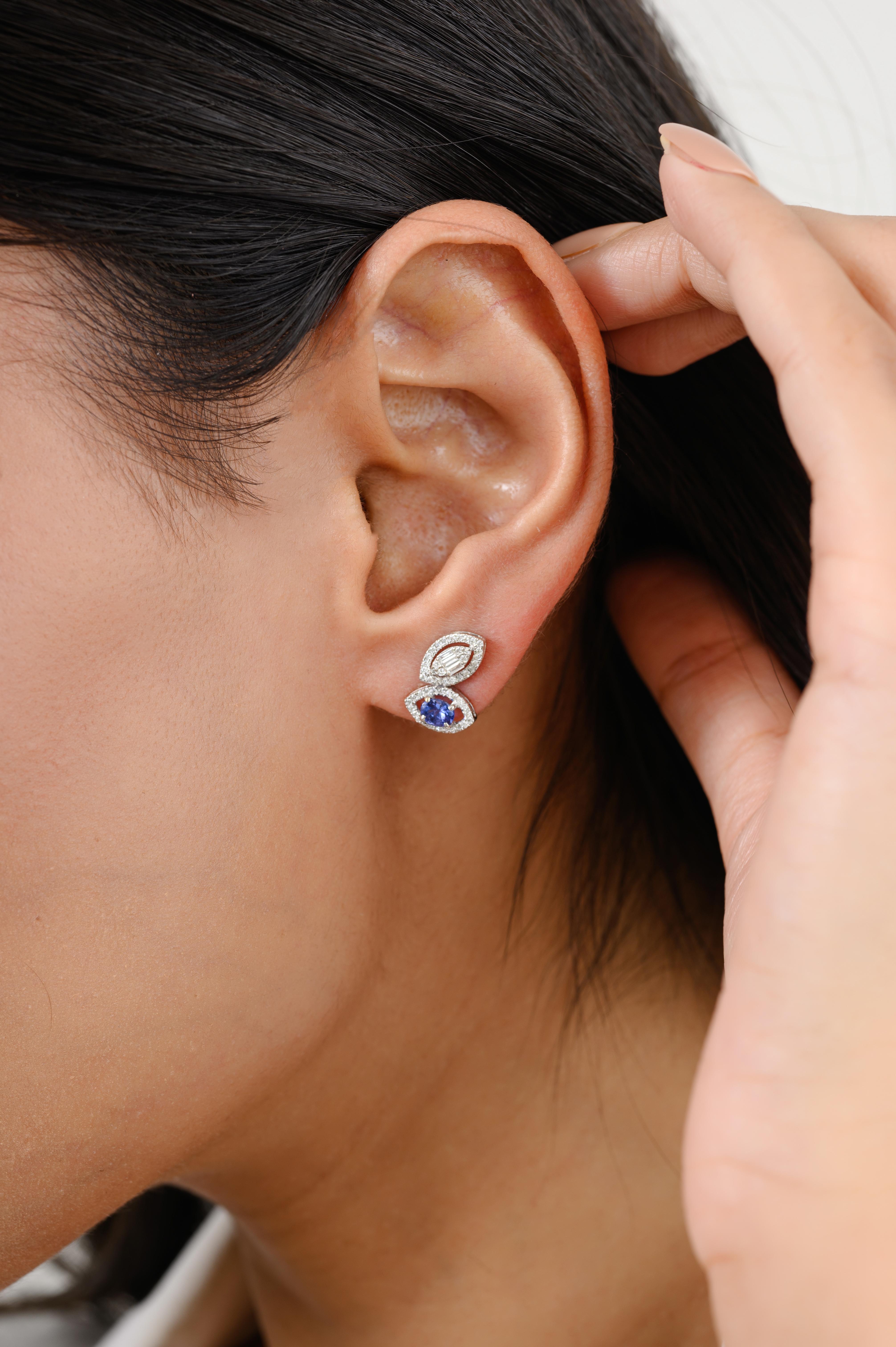 Donna Orecchini a perno con diamante e zaffiro blu naturale in oro bianco massiccio 18 ct. in vendita